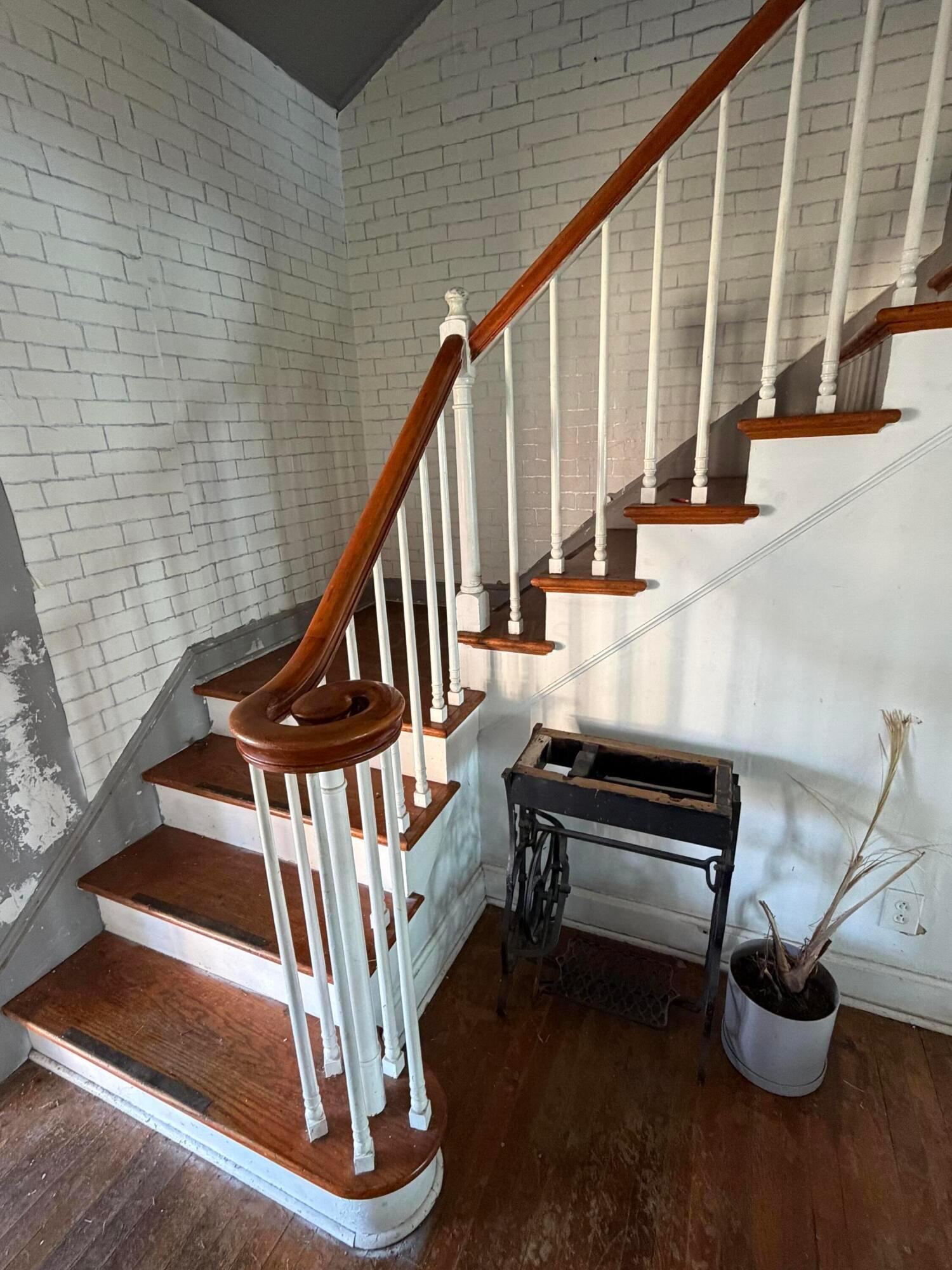231 Lakeview Drive Property Photo 3