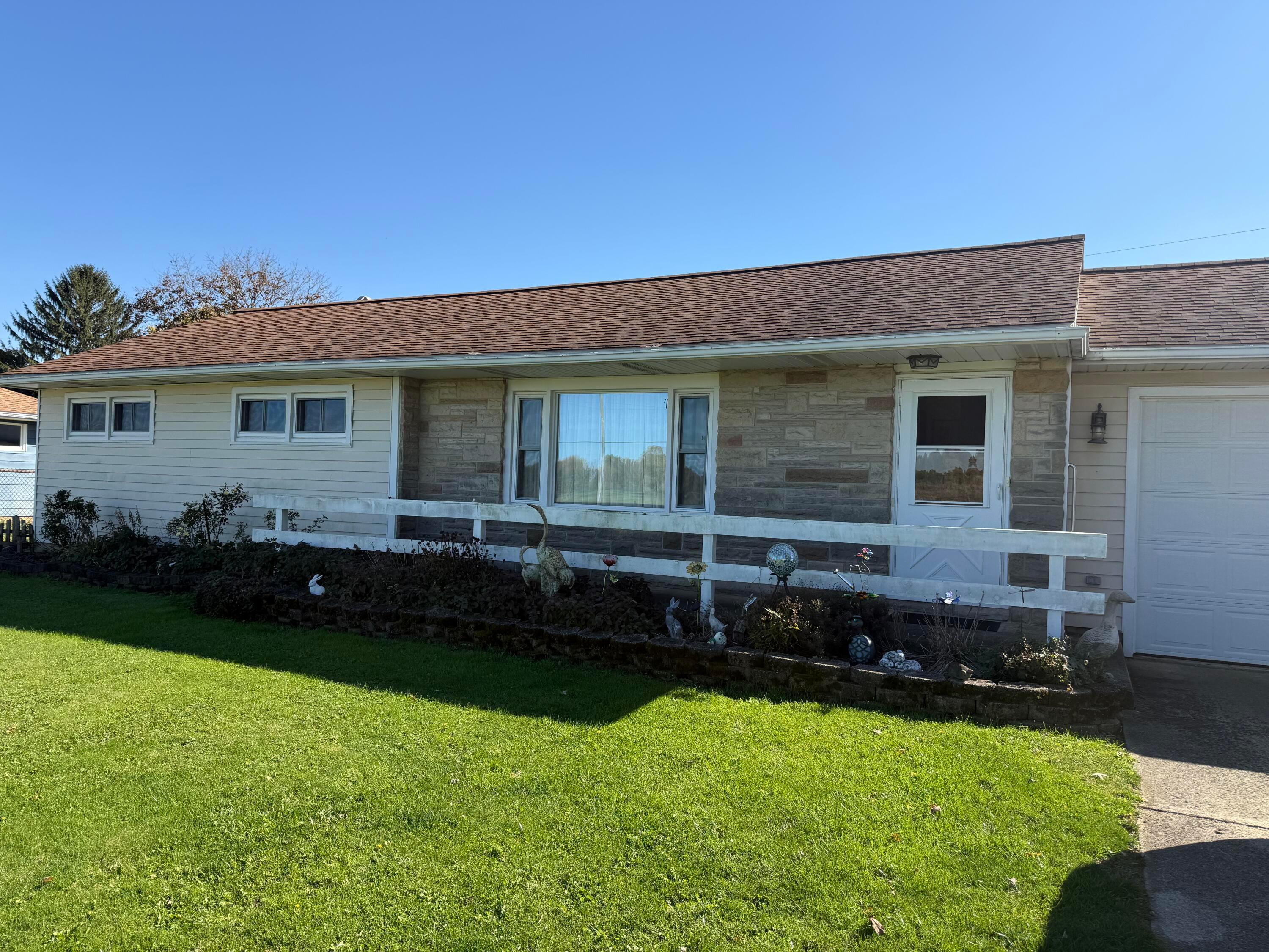 2303 Stetzer Road Property Photo 1