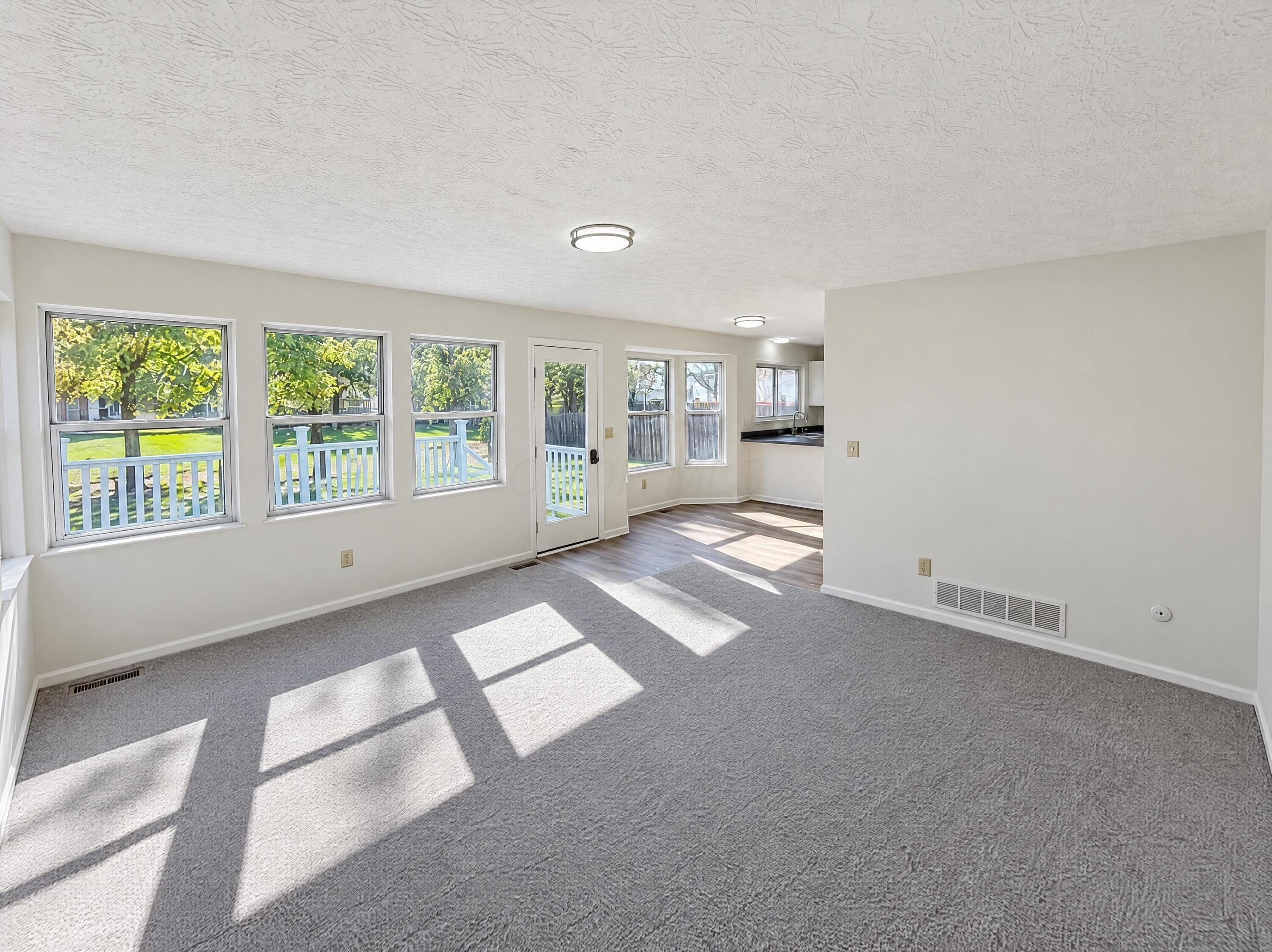 5640 Boulder Crest Street Property Photo 5