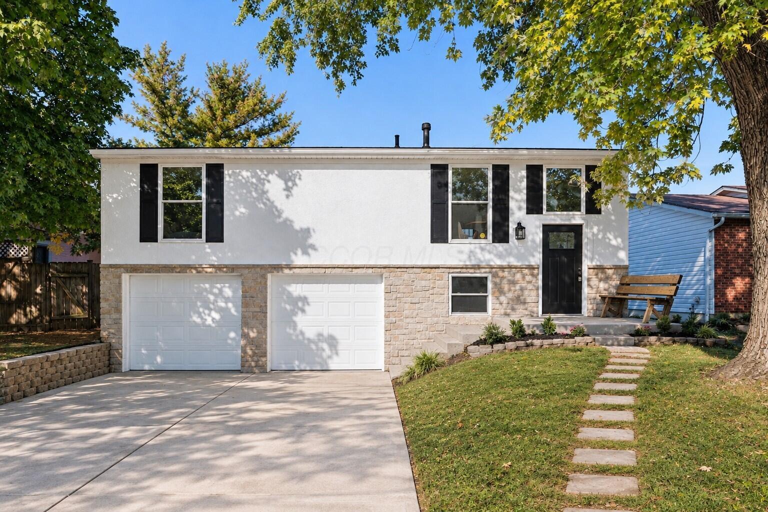 2654 Stonington Avenue Property Photo 1