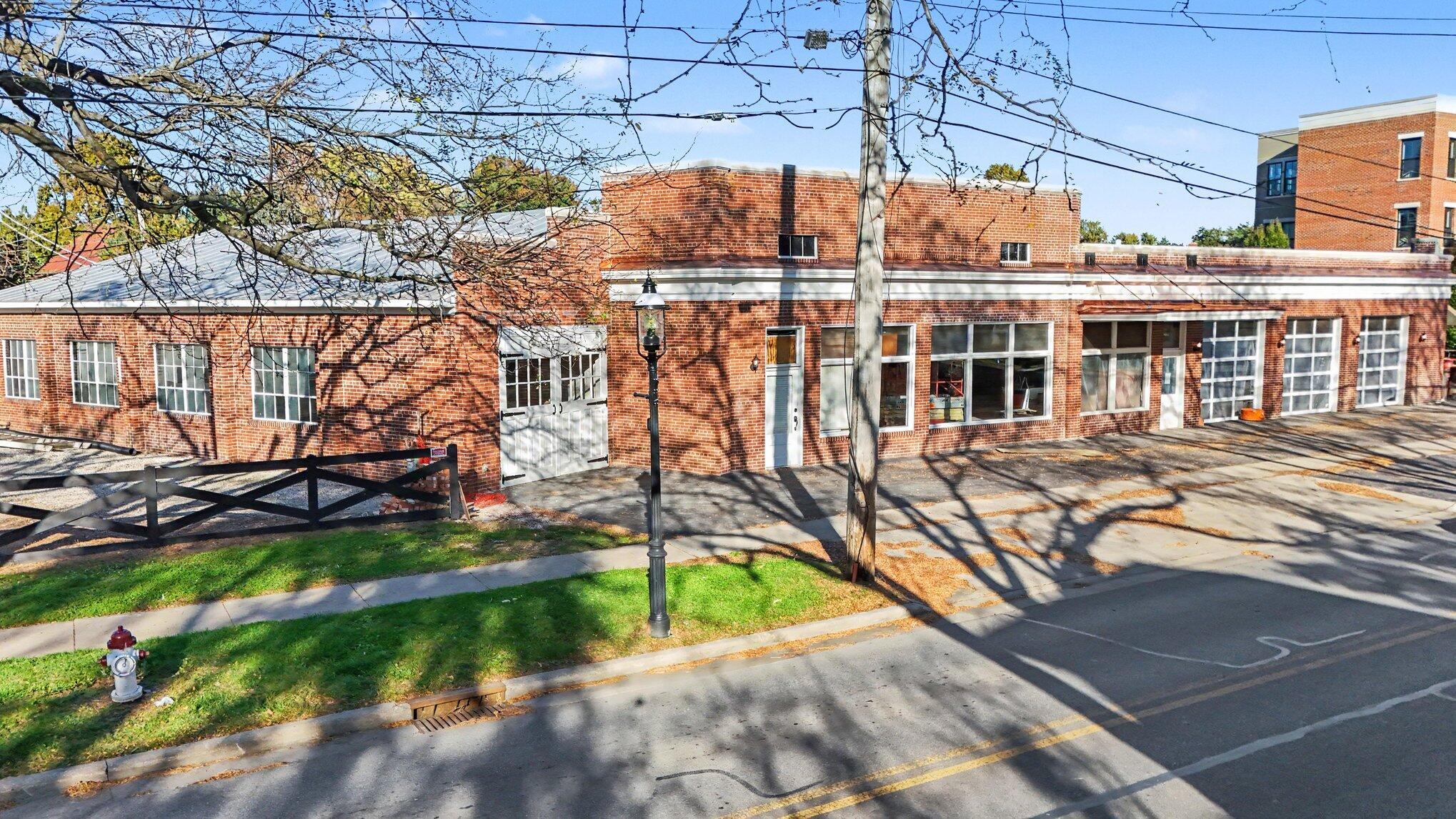 38 W Waterloo Street Property Photo 4