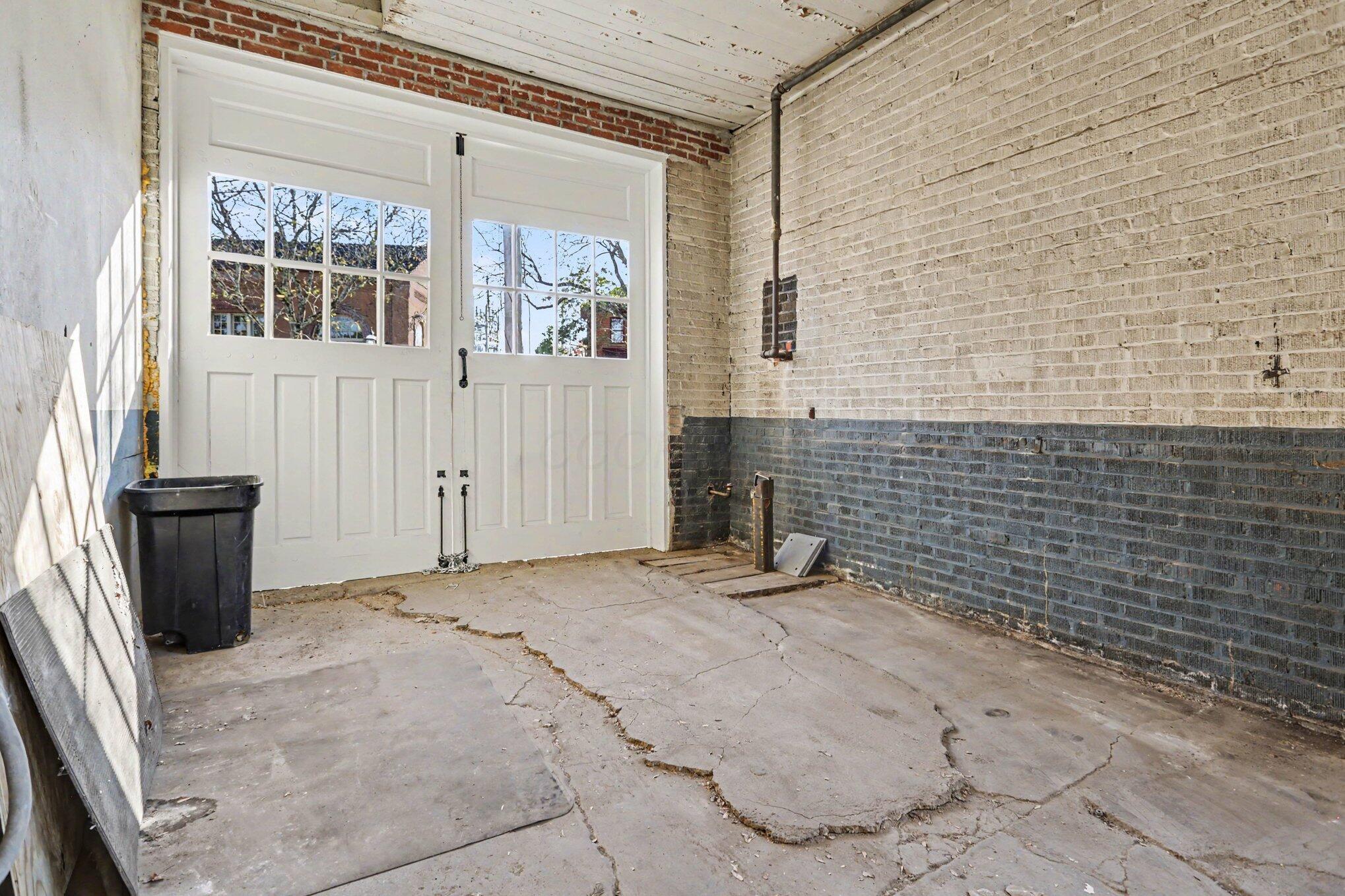 38 W Waterloo Street Property Photo 24