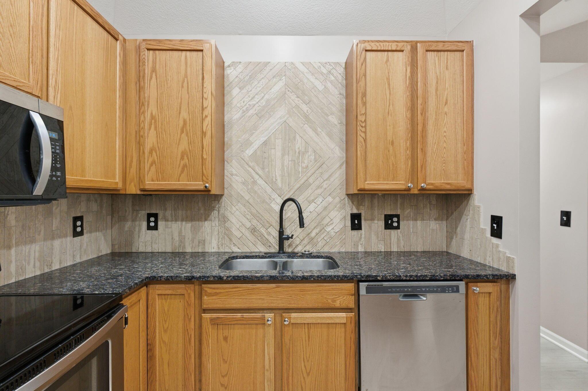5336 Nottinghamshire Lane Property Photo 11