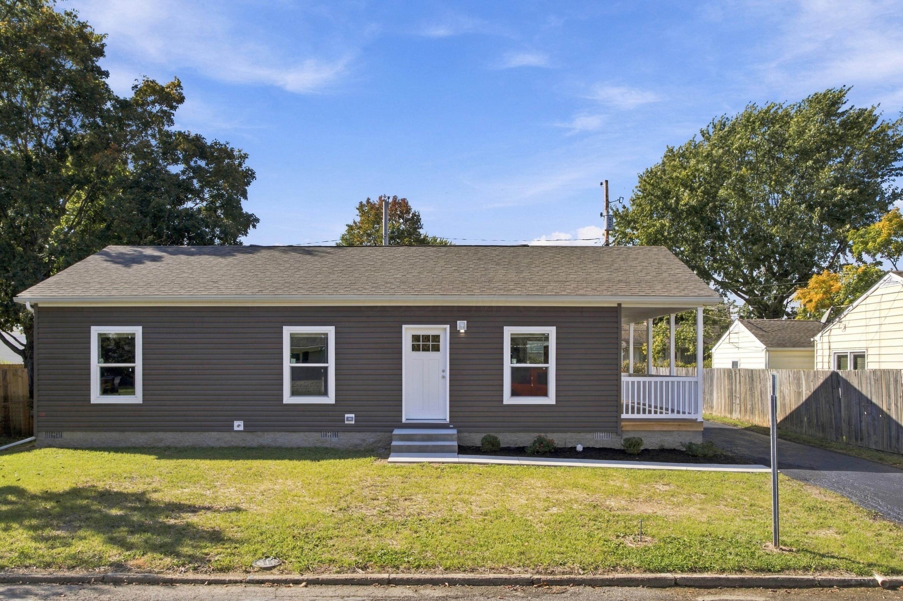 1077 Sunshine Street Property Photo 1