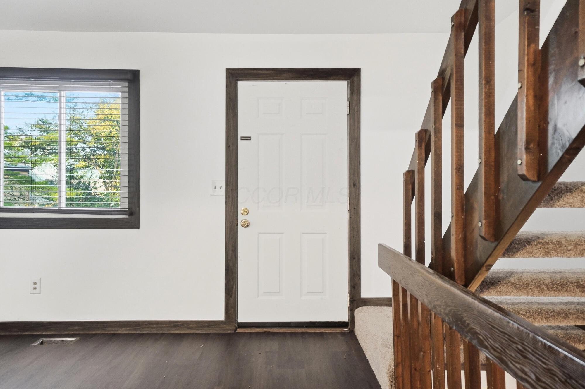 3285-3287 Delburn Avenue Property Photo 9