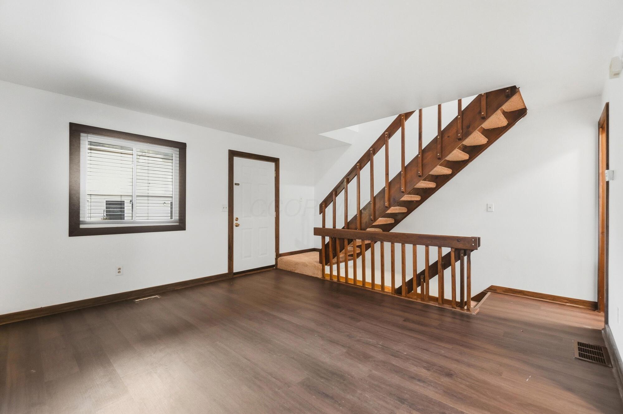 3285-3287 Delburn Avenue Property Photo 10