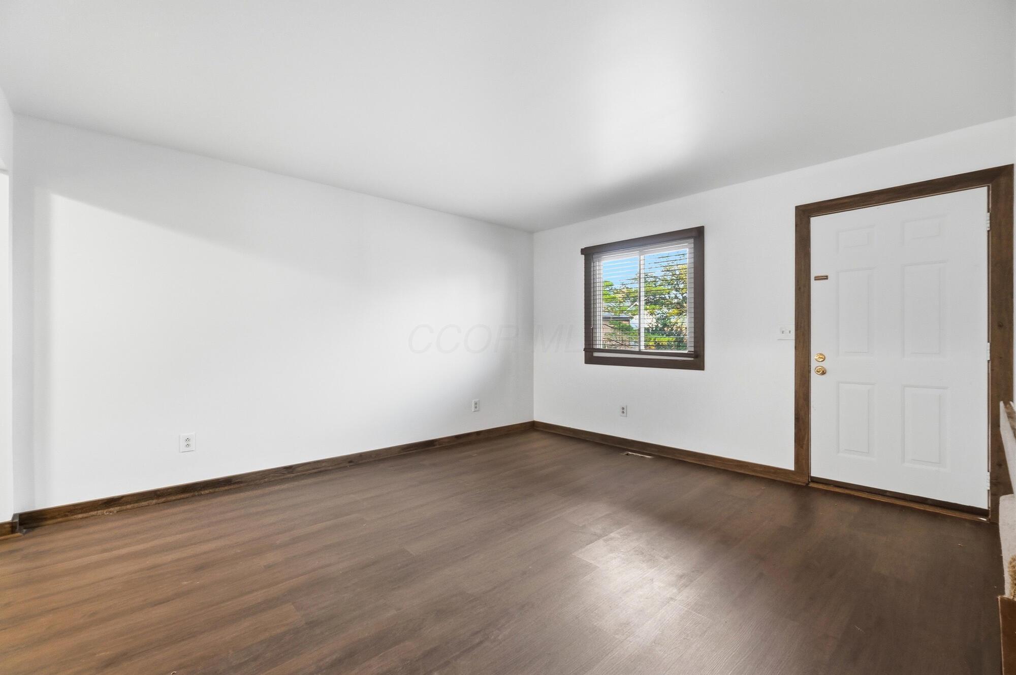 3285-3287 Delburn Avenue Property Photo 13