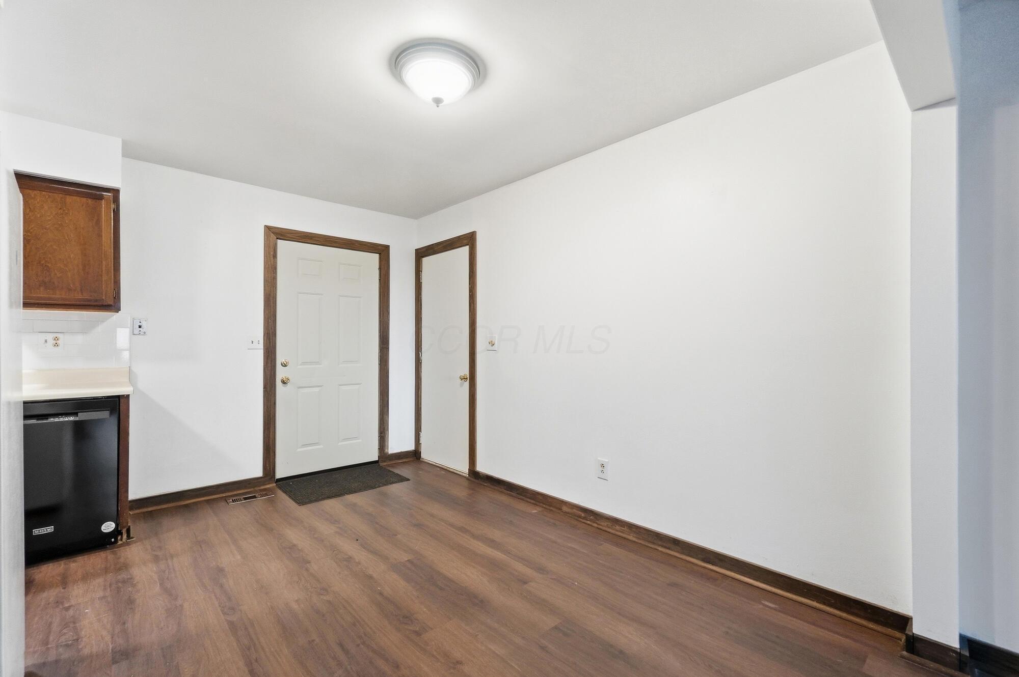 3285-3287 Delburn Avenue Property Photo 14
