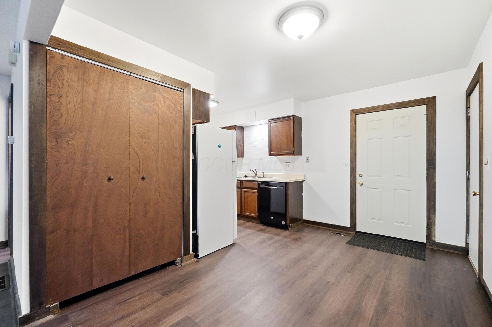 3285-3287 Delburn Avenue Property Photo 15