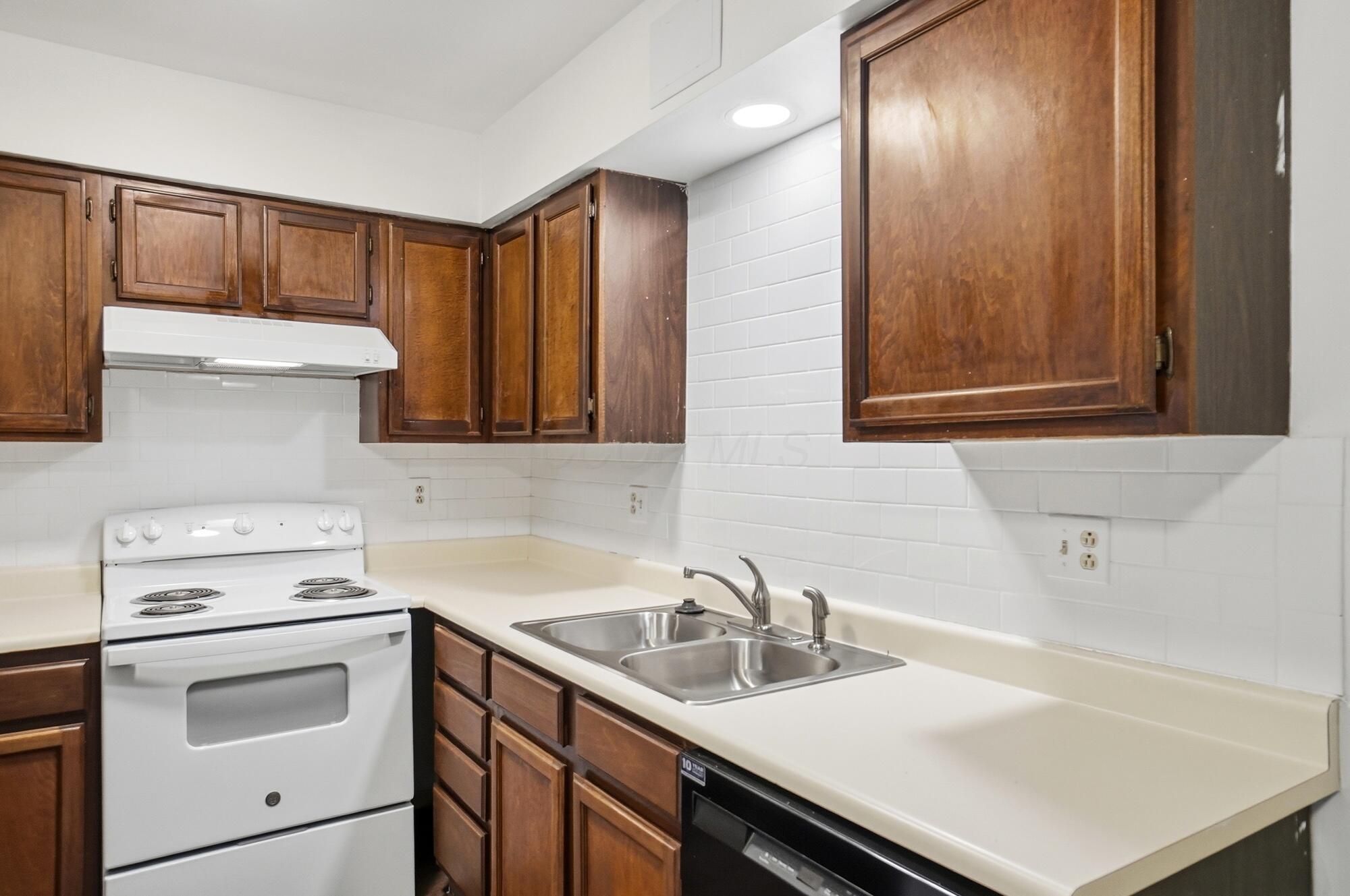 3285-3287 Delburn Avenue Property Photo 18