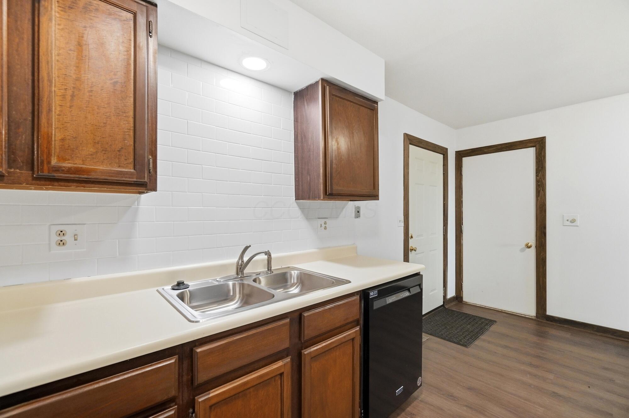 3285-3287 Delburn Avenue Property Photo 19