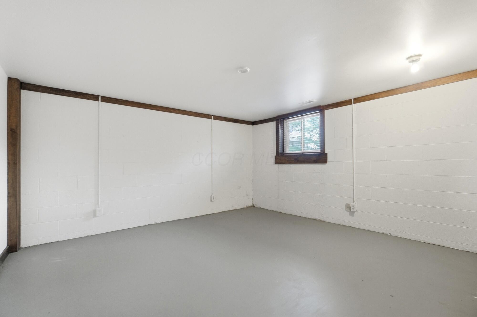 3285-3287 Delburn Avenue Property Photo 32