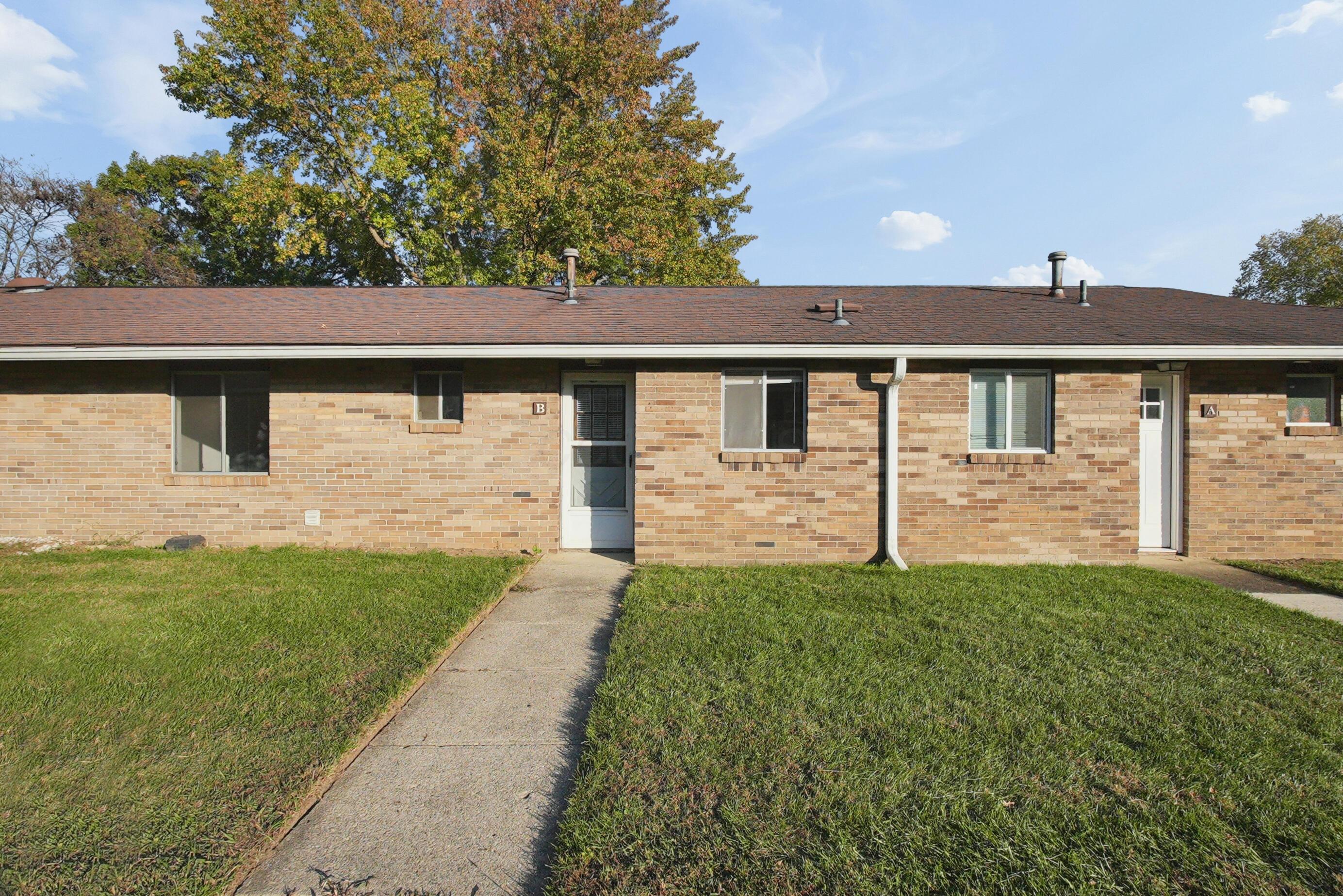 2336 Woodbrook Circle N, B Property Photo 1