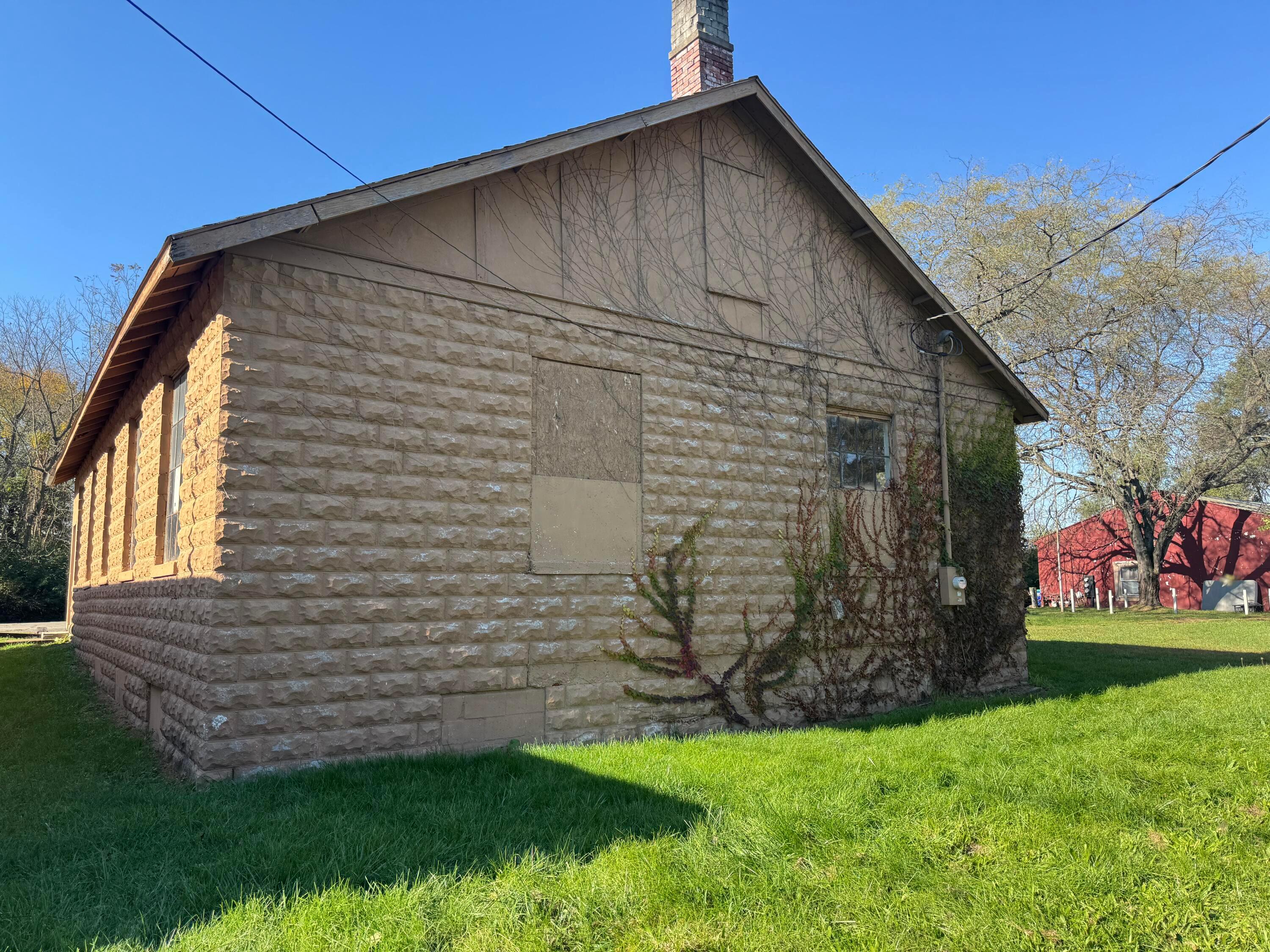 430 N Fayette Street Property Photo 4