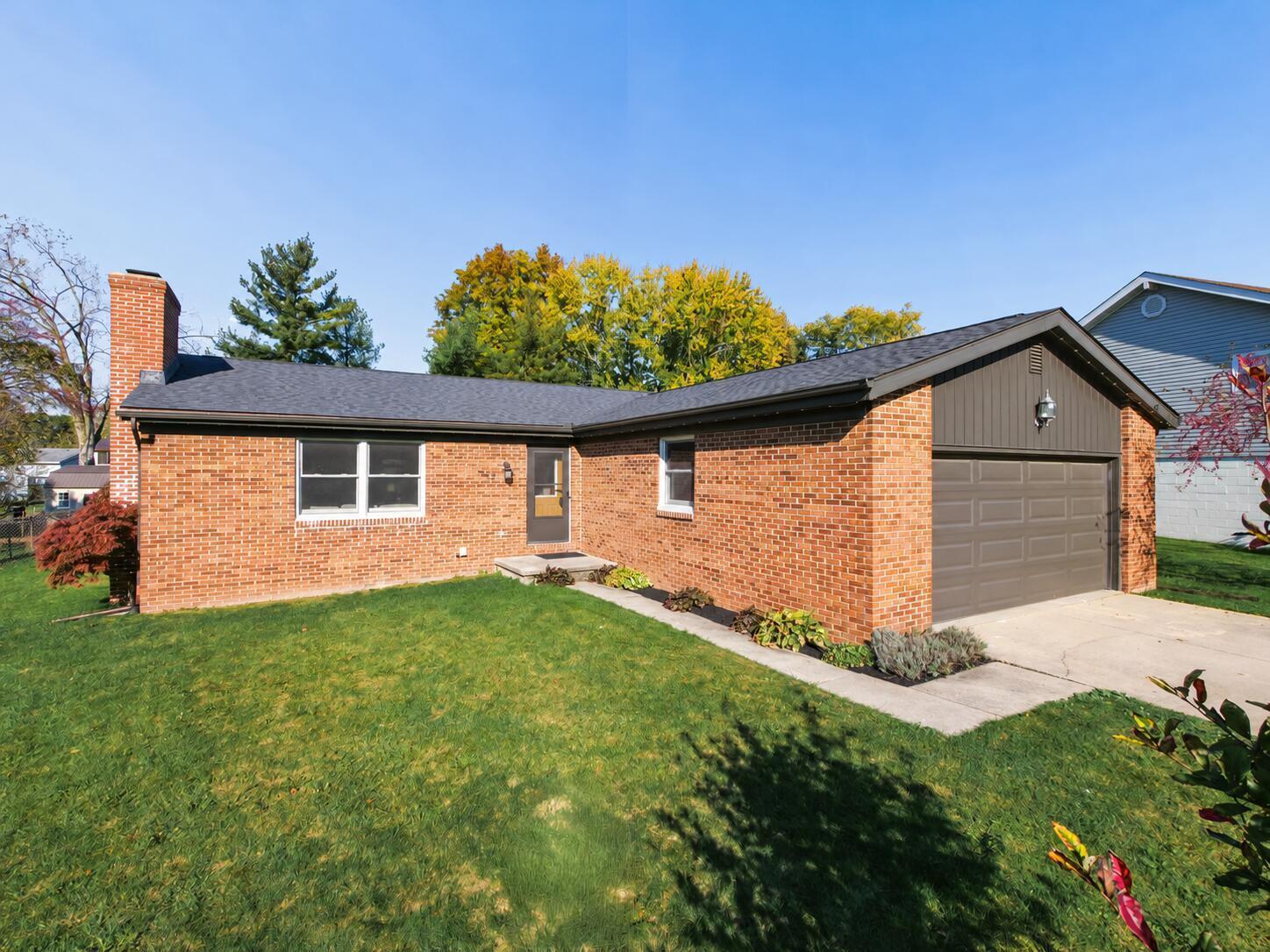 548 Surrey Lane Property Photo 1