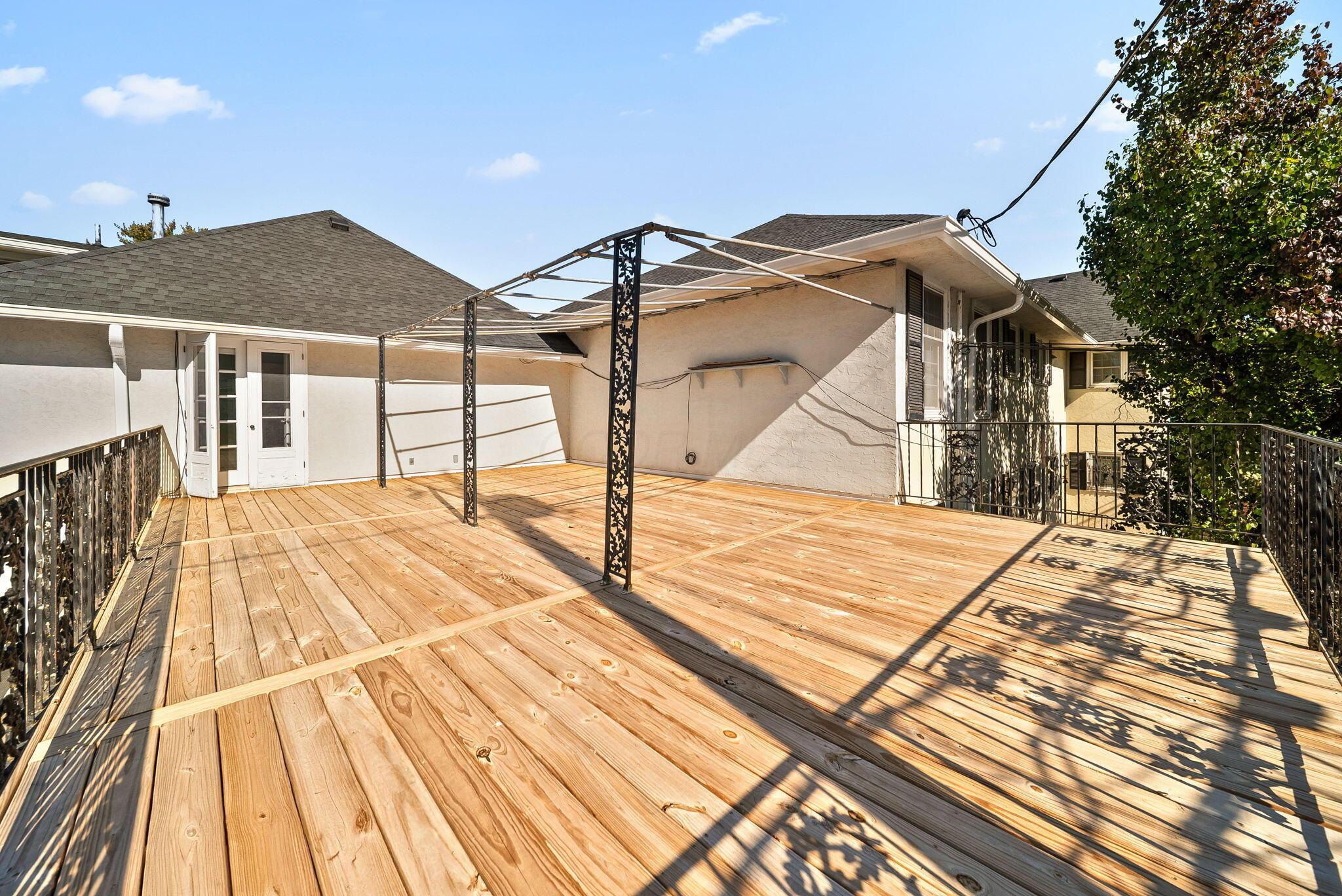 1631 Roxbury Road, B6 Property Photo 6