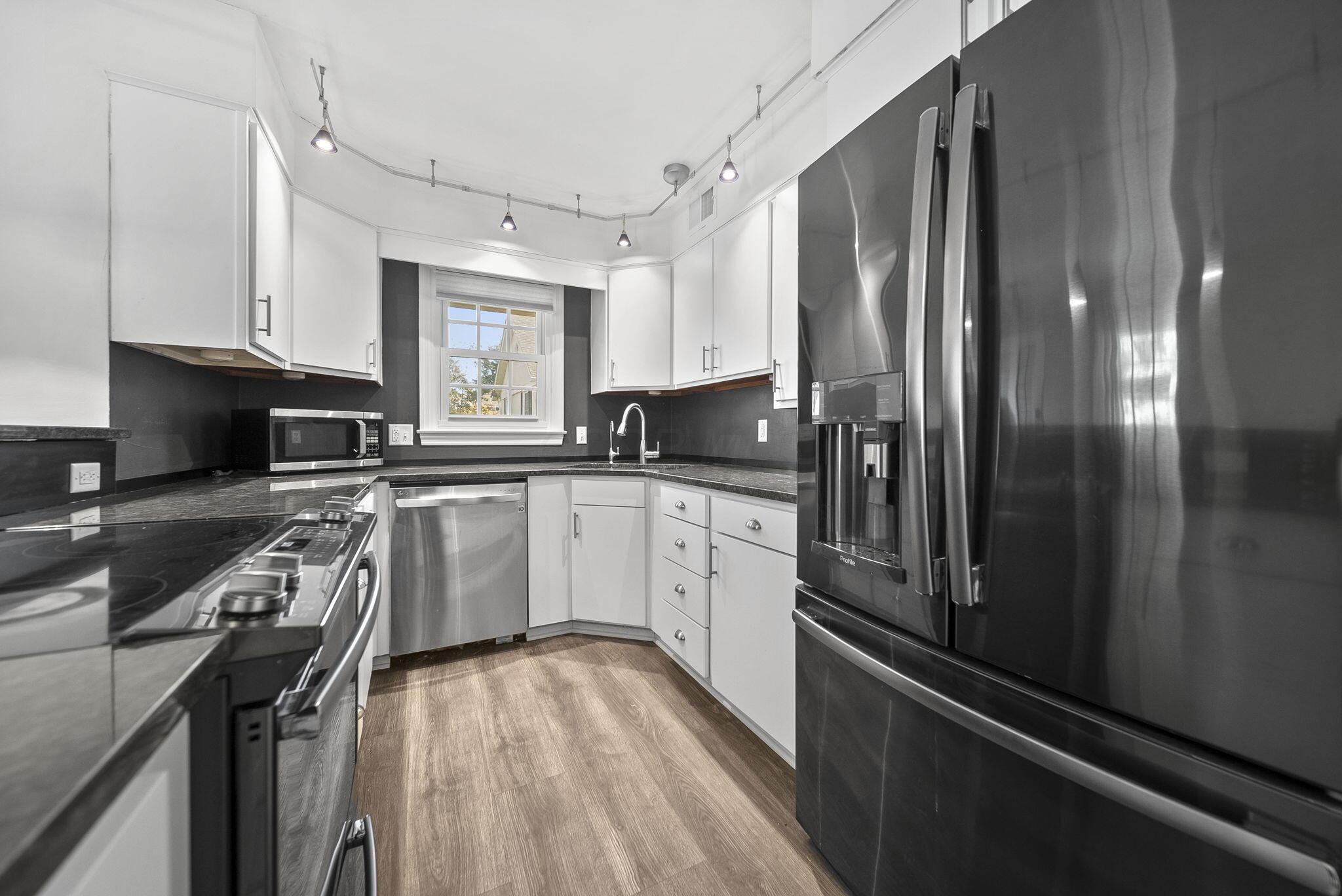 1631 Roxbury Road, B6 Property Photo 7