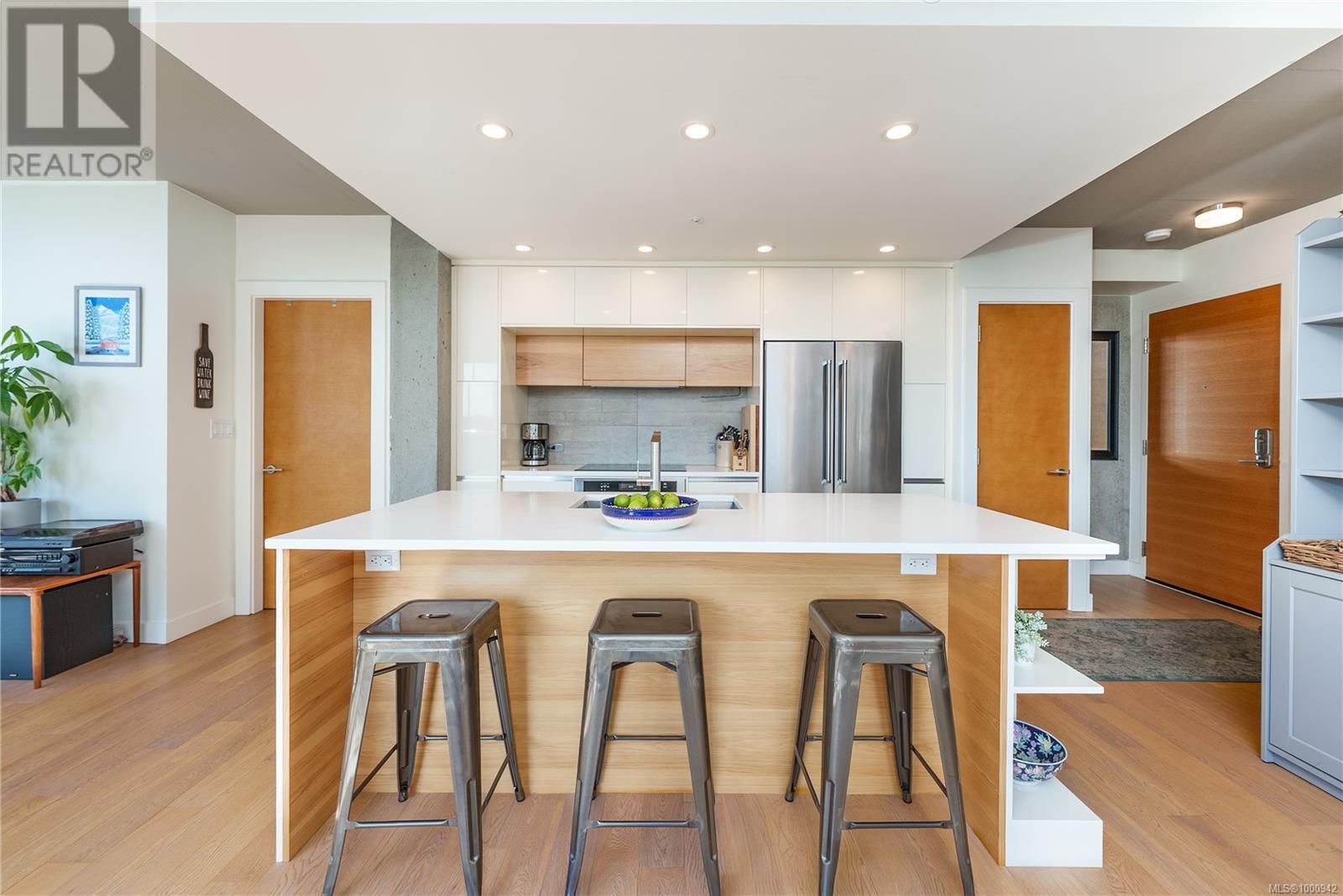 1407 989 Johnson St Property Photo 1