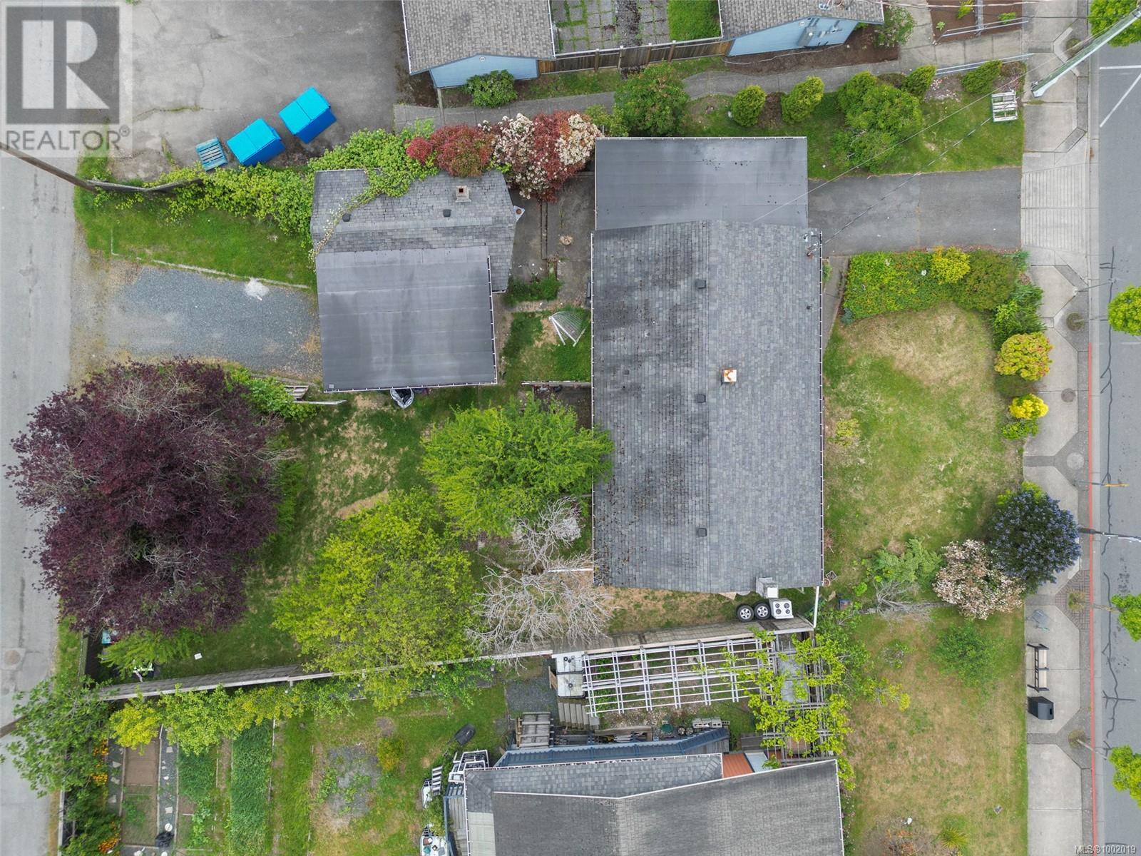 129 Jensen Ave E Property Photo 2