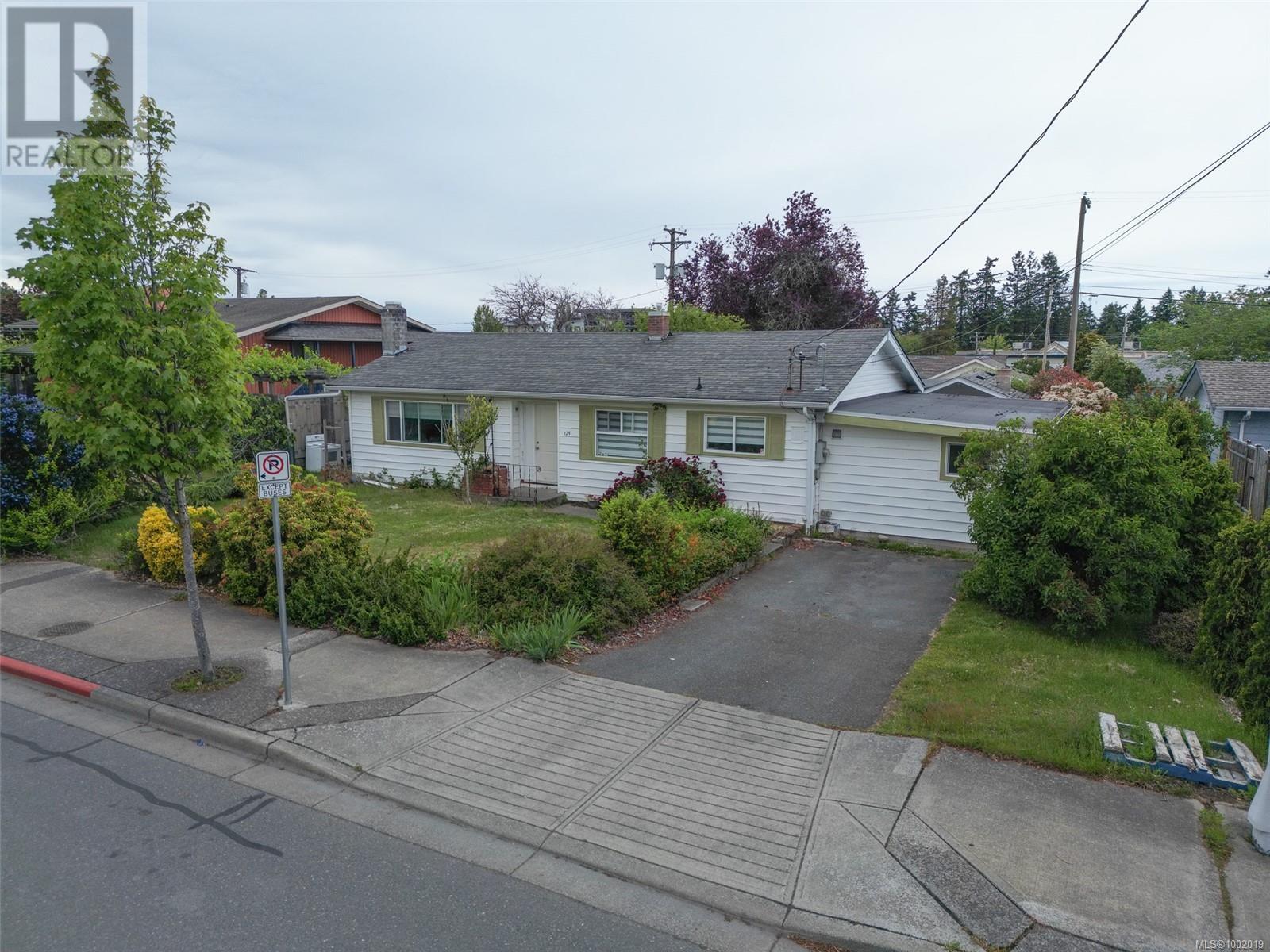 129 Jensen Ave E Property Photo 6