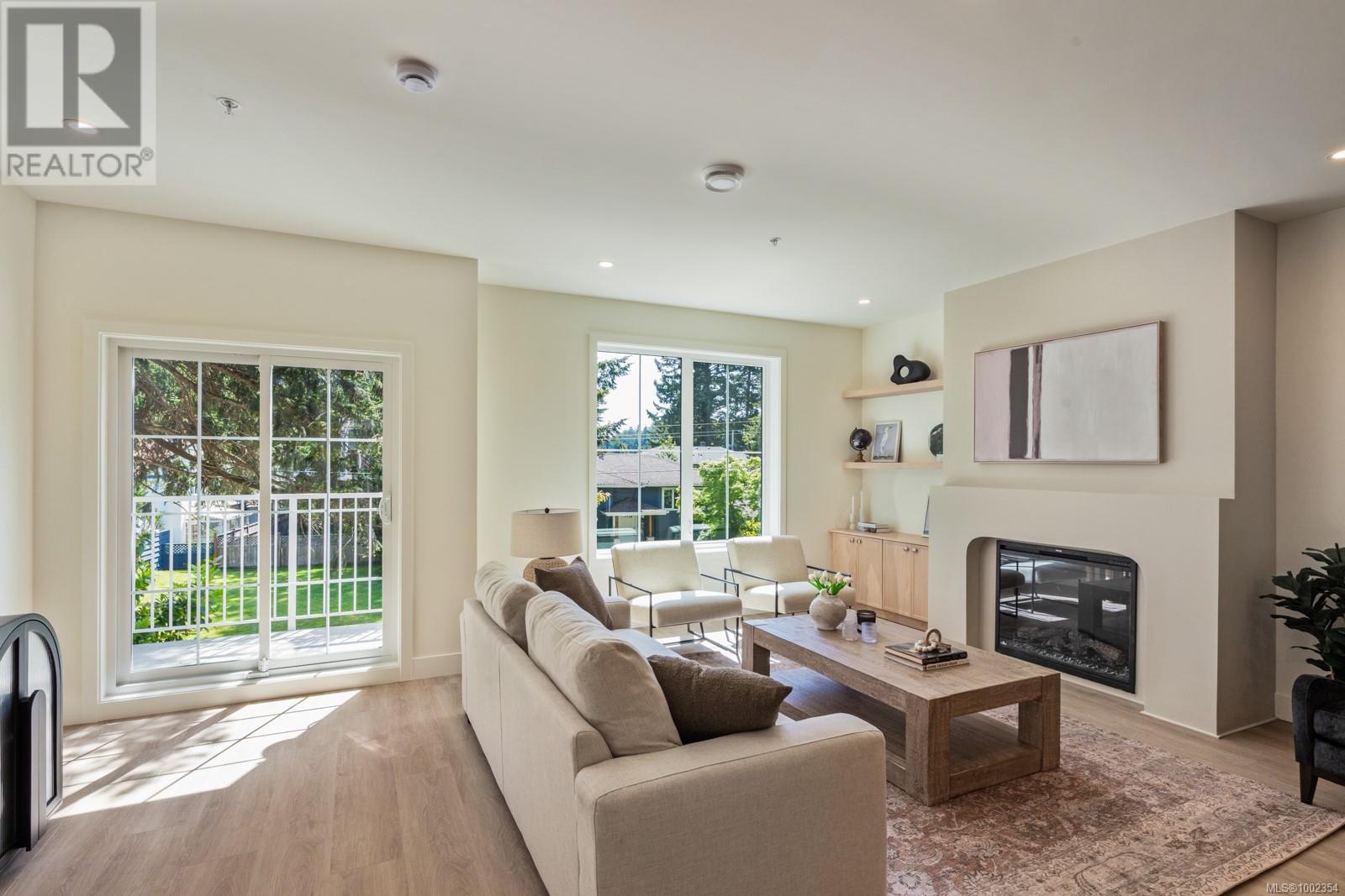 8 2770 Vantilburg Cres Property Photo 1