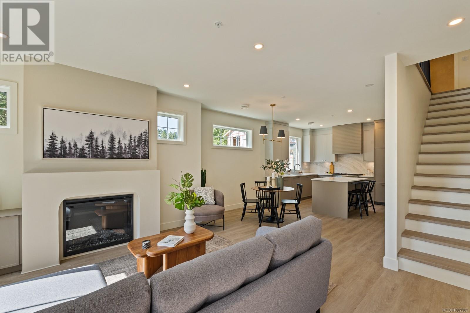 16 2770 Vantilburg Cres Property Photo 1