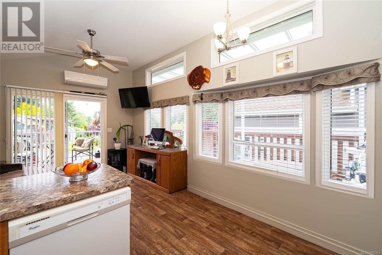 158 3042 River Rd Property Photo 8