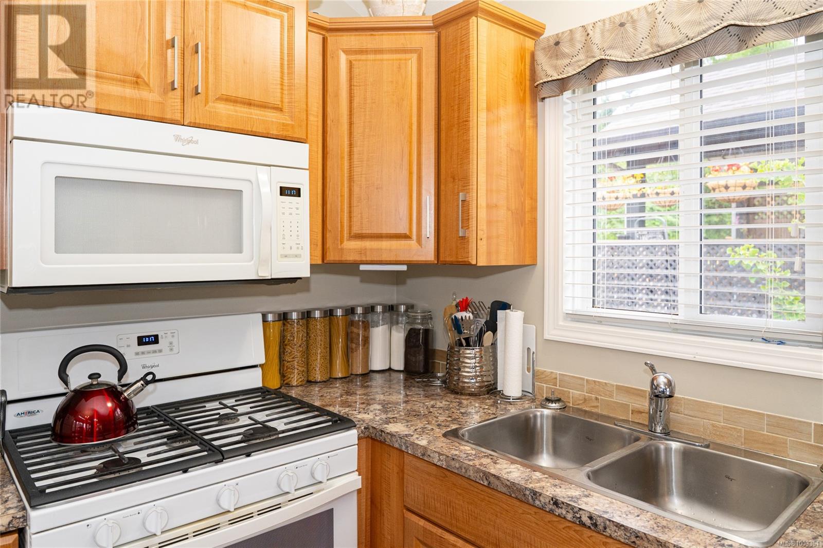 158 3042 River Rd Property Photo 9