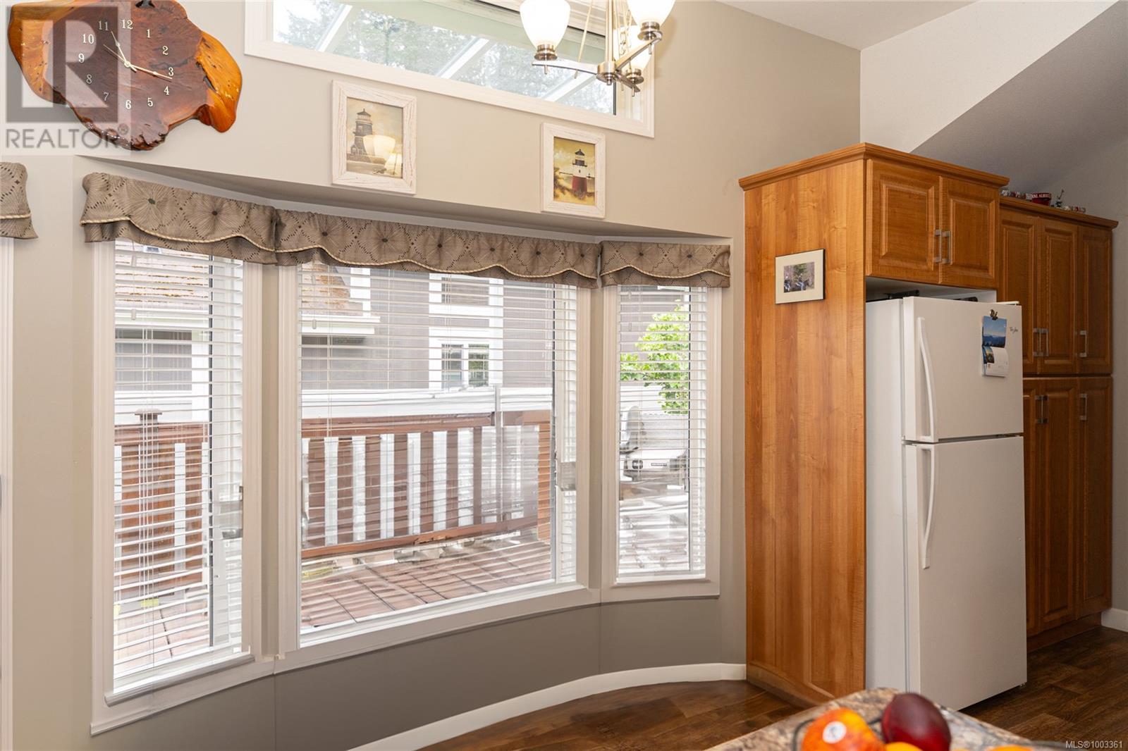 158 3042 River Rd Property Photo 10