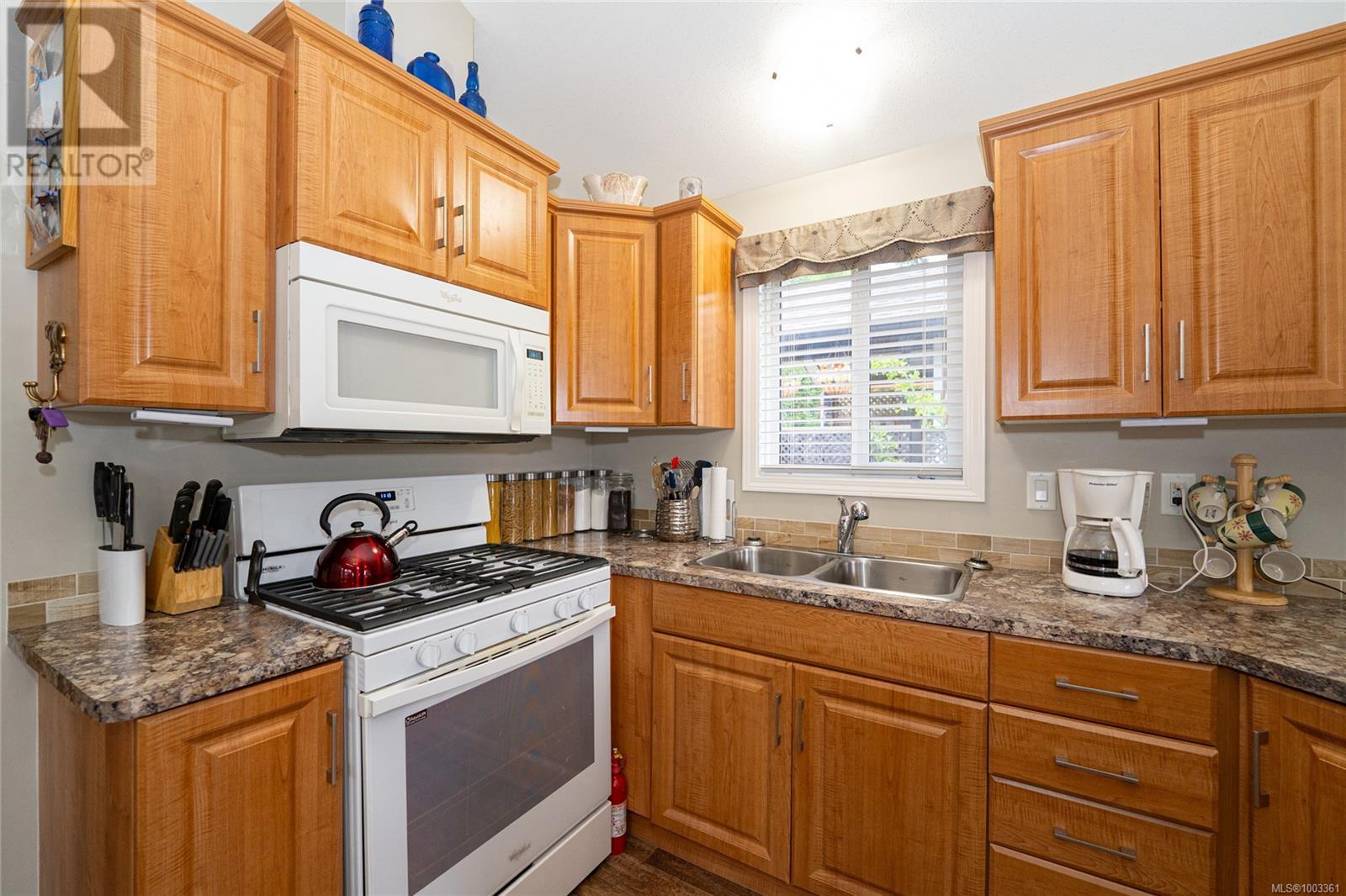 158 3042 River Rd Property Photo 11