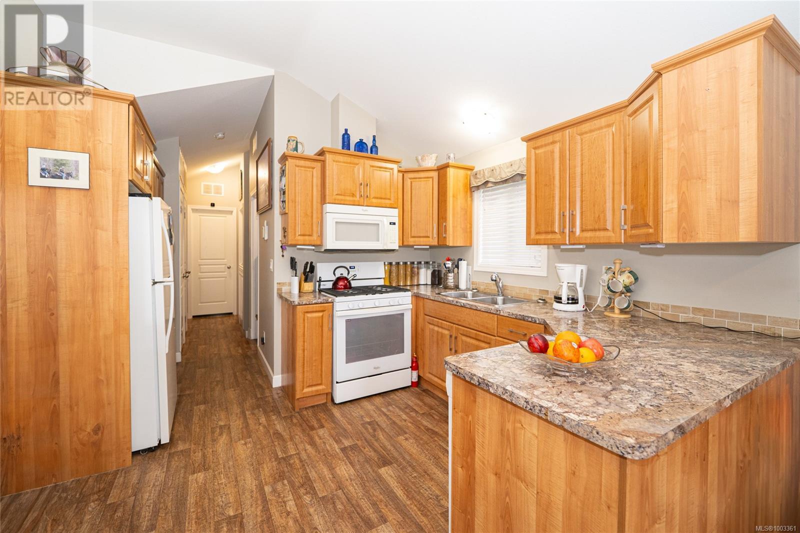 158 3042 River Rd Property Photo 12