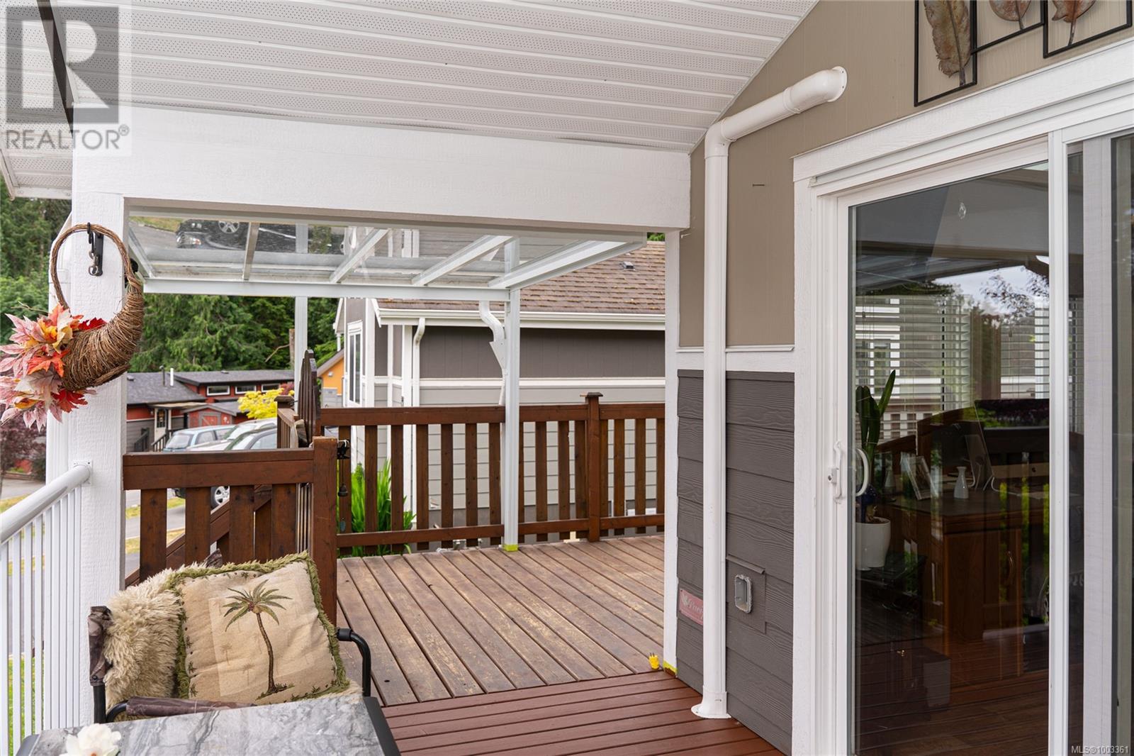 158 3042 River Rd Property Photo 14