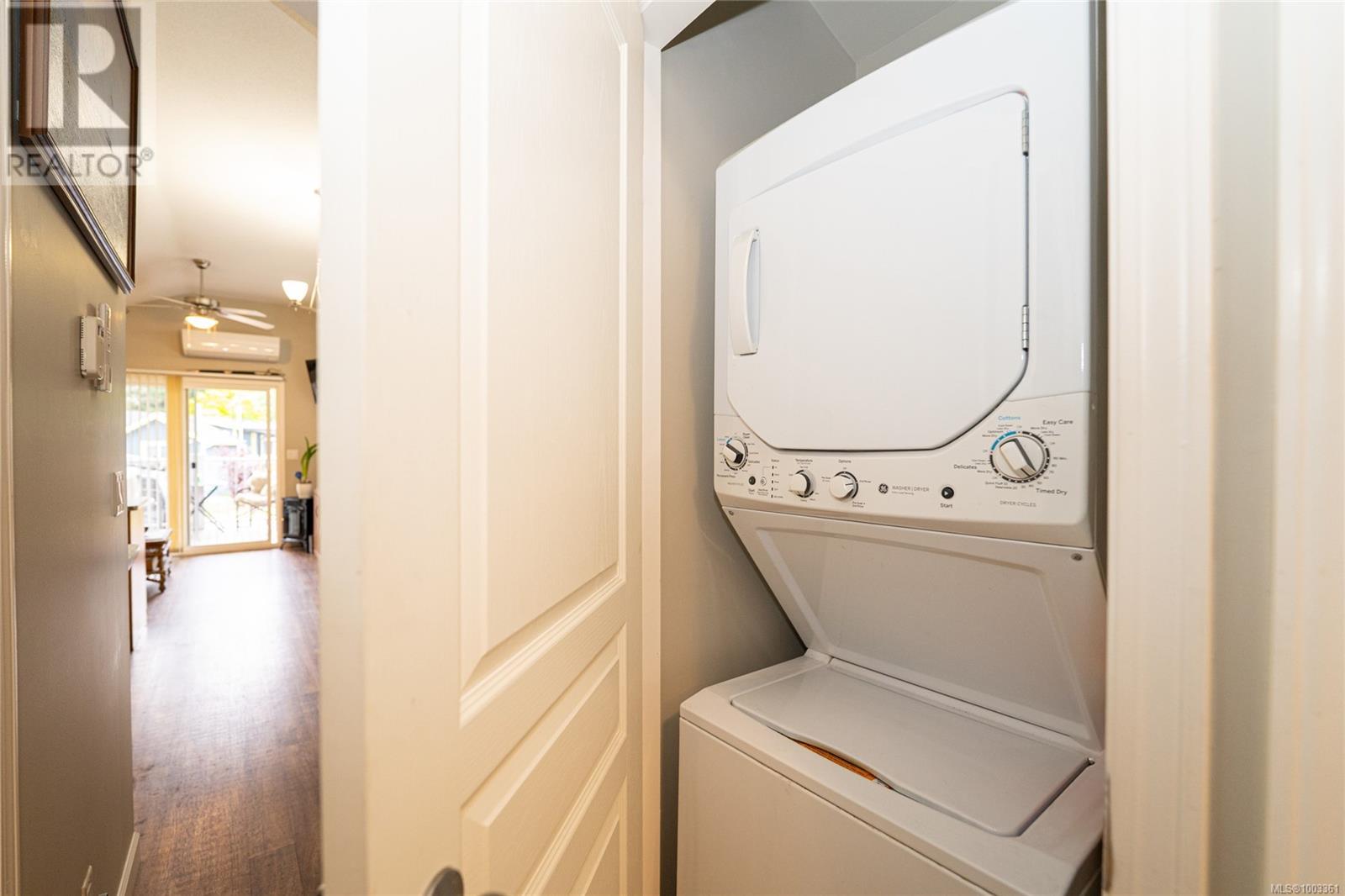 158 3042 River Rd Property Photo 15
