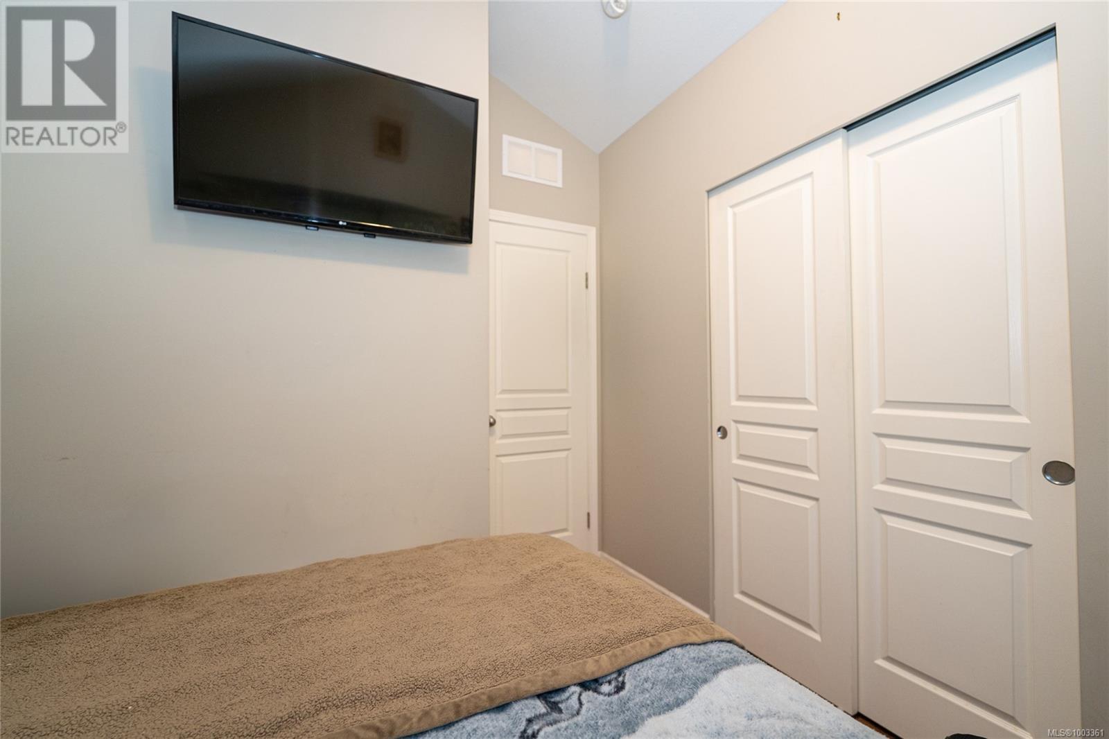 158 3042 River Rd Property Photo 19