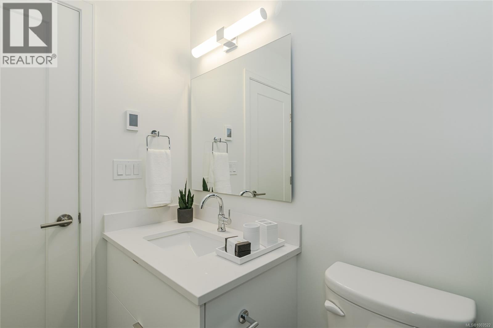 900 1628 Store St Property Photo 8
