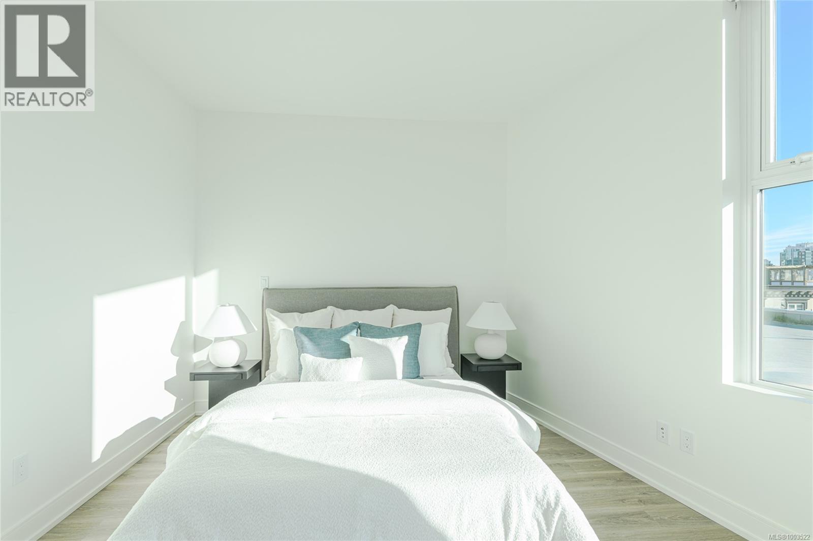 900 1628 Store St Property Photo 9