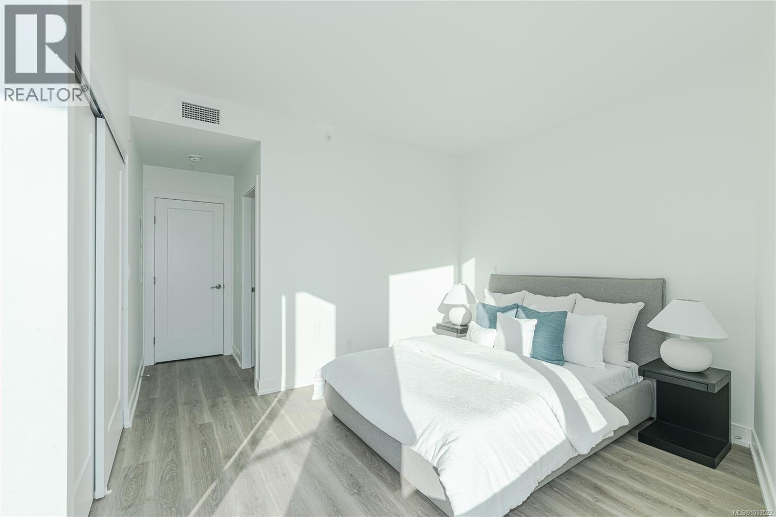 900 1628 Store St Property Photo 14
