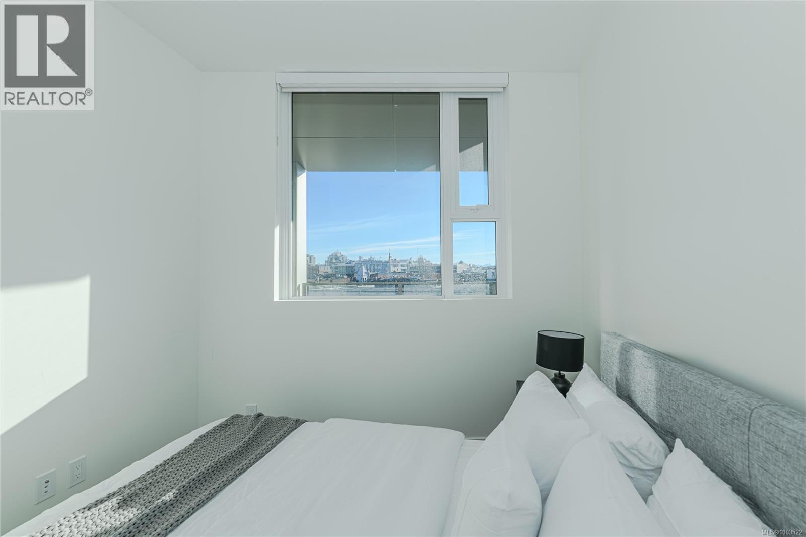 900 1628 Store St Property Photo 17
