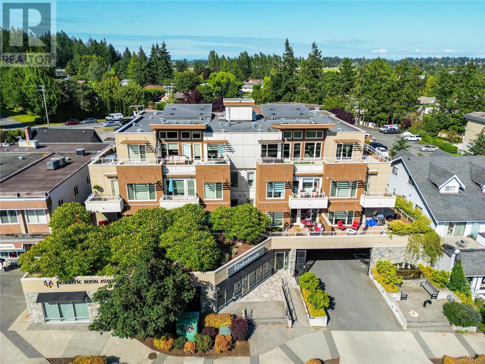 302 7161 West Saanich Rd Property Photo 1