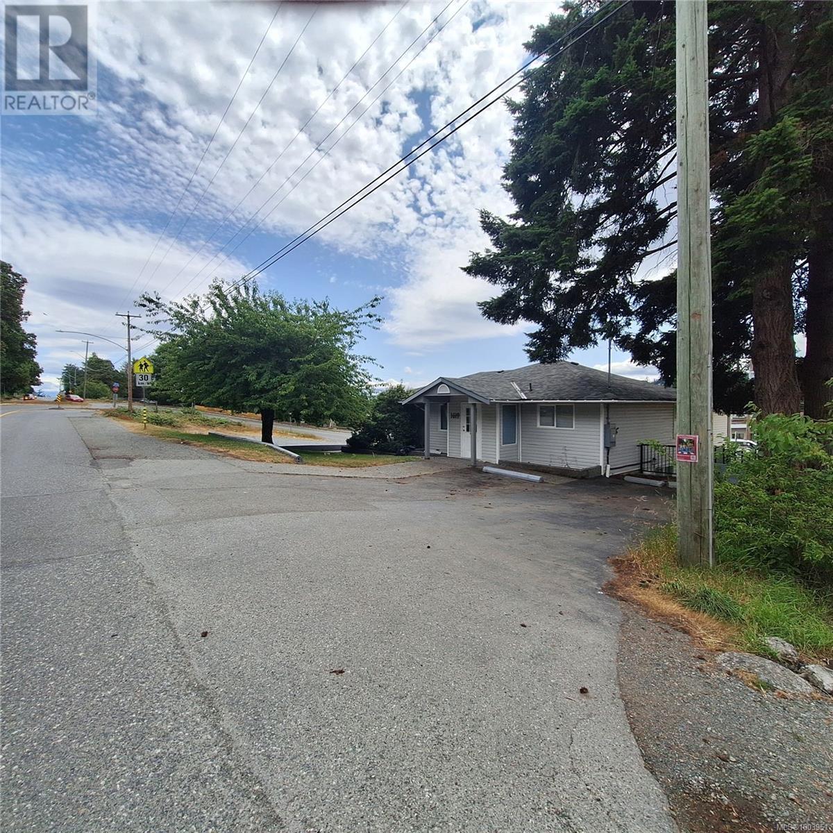 201 1619 Townsite Rd Property Photo 3