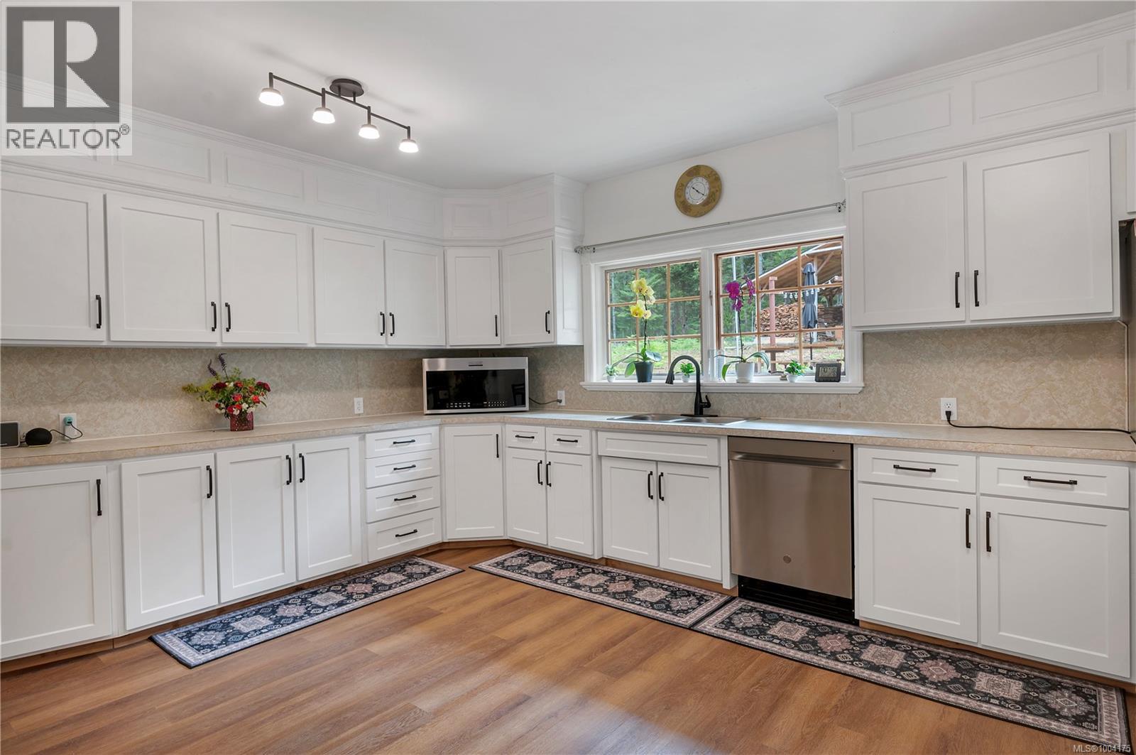 413 Cape Mudge Road Property Photo 2