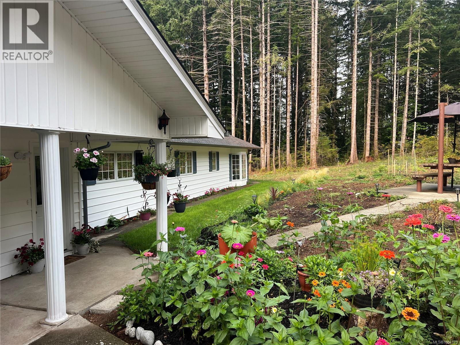 413 Cape Mudge Road Property Photo 6