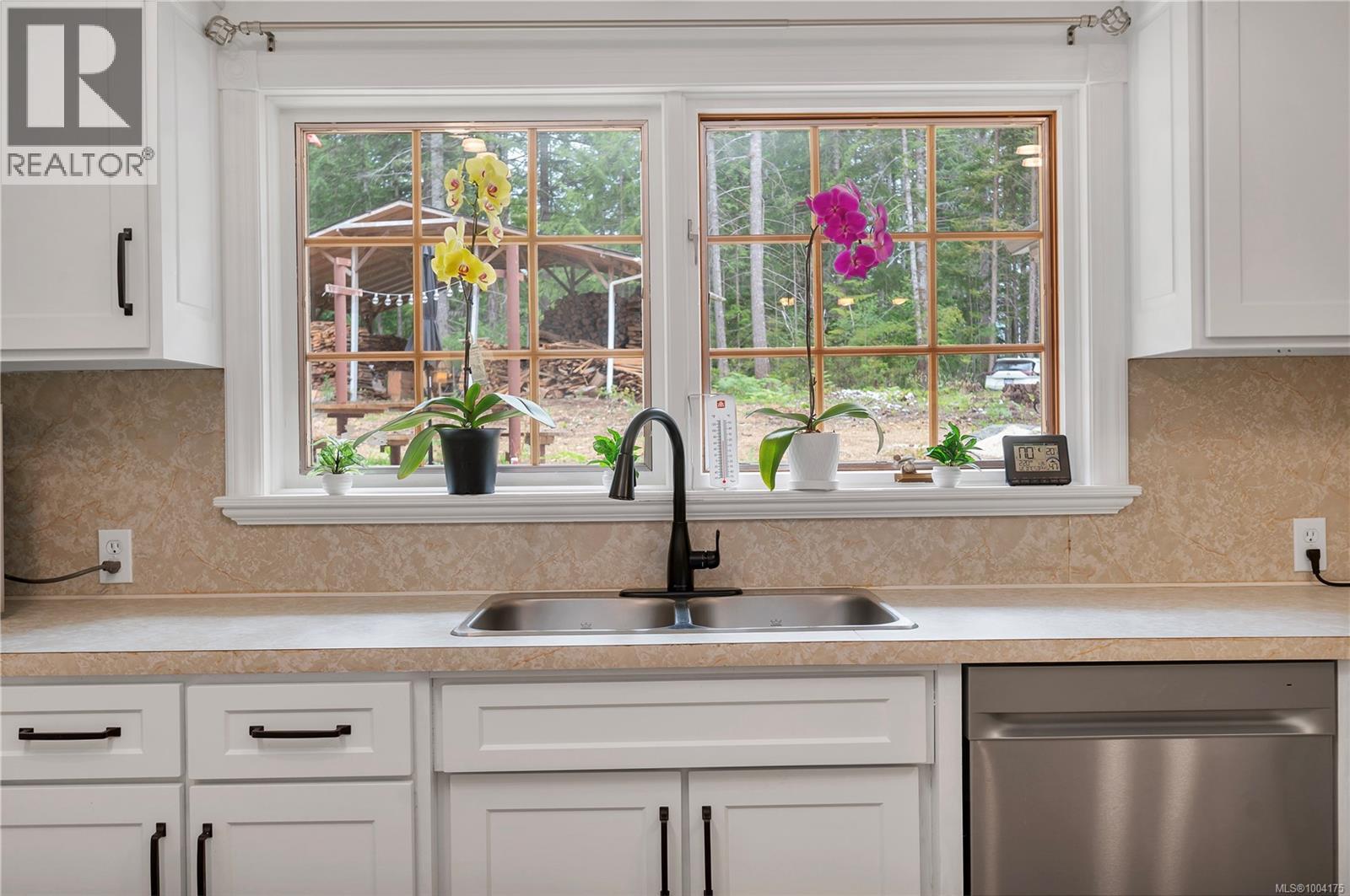 413 Cape Mudge Road Property Photo 12