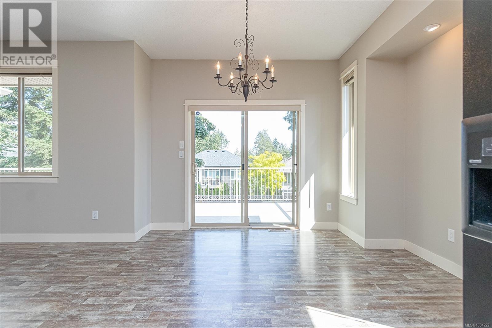 1050 Southwood Dr Property Photo 8