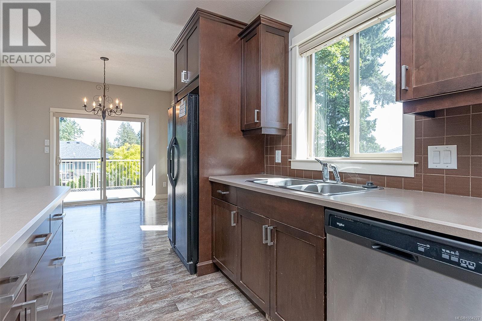 1050 Southwood Dr Property Photo 10