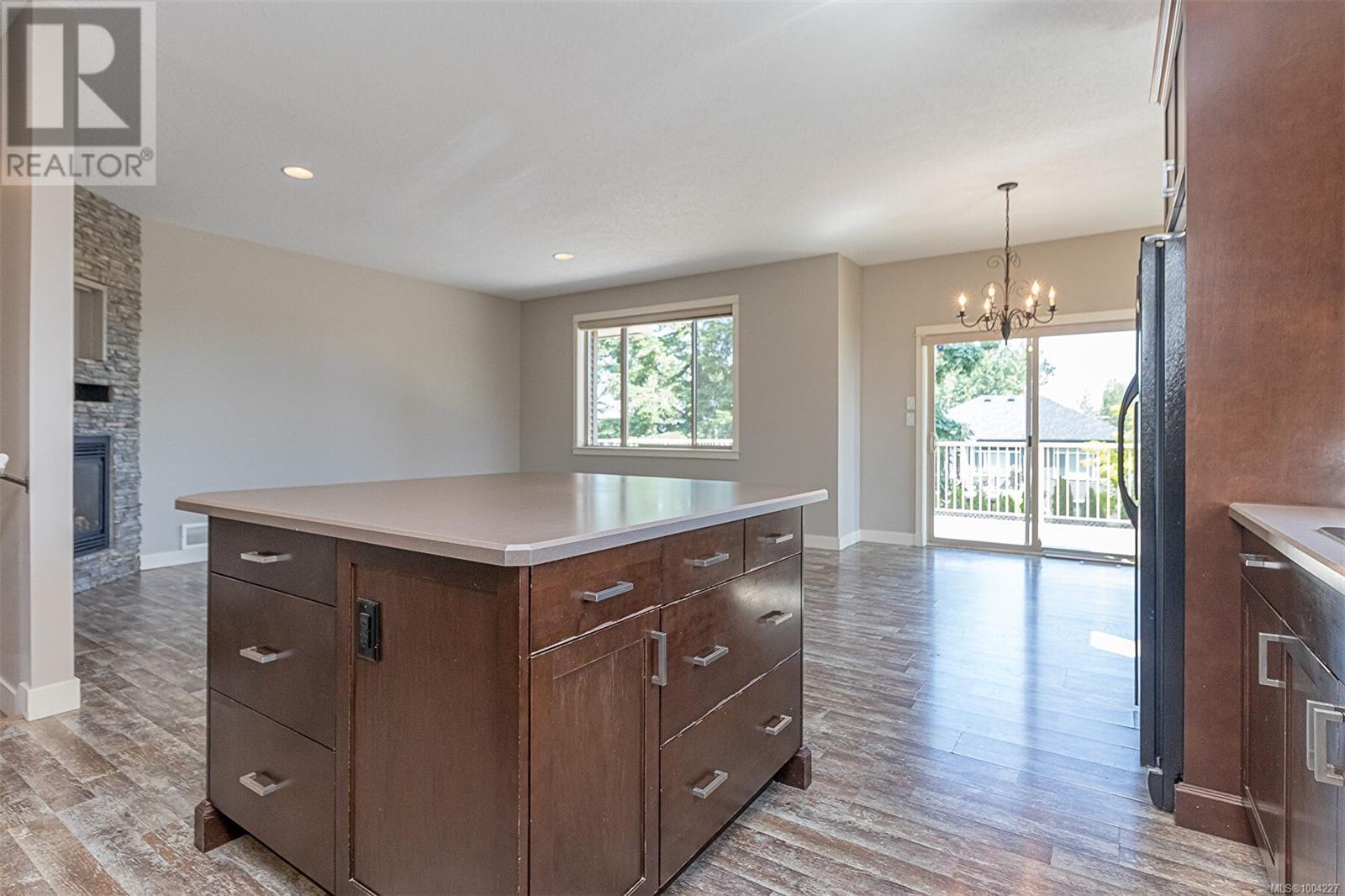 1050 Southwood Dr Property Photo 11