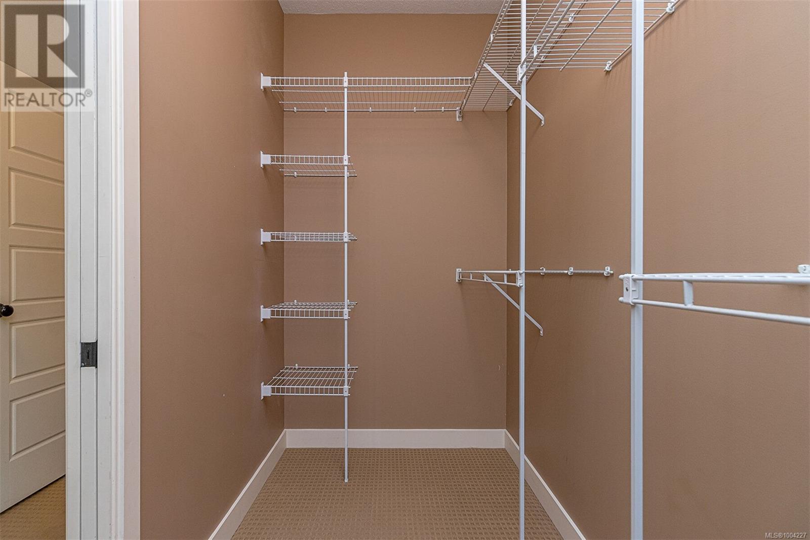 1050 Southwood Dr Property Photo 14