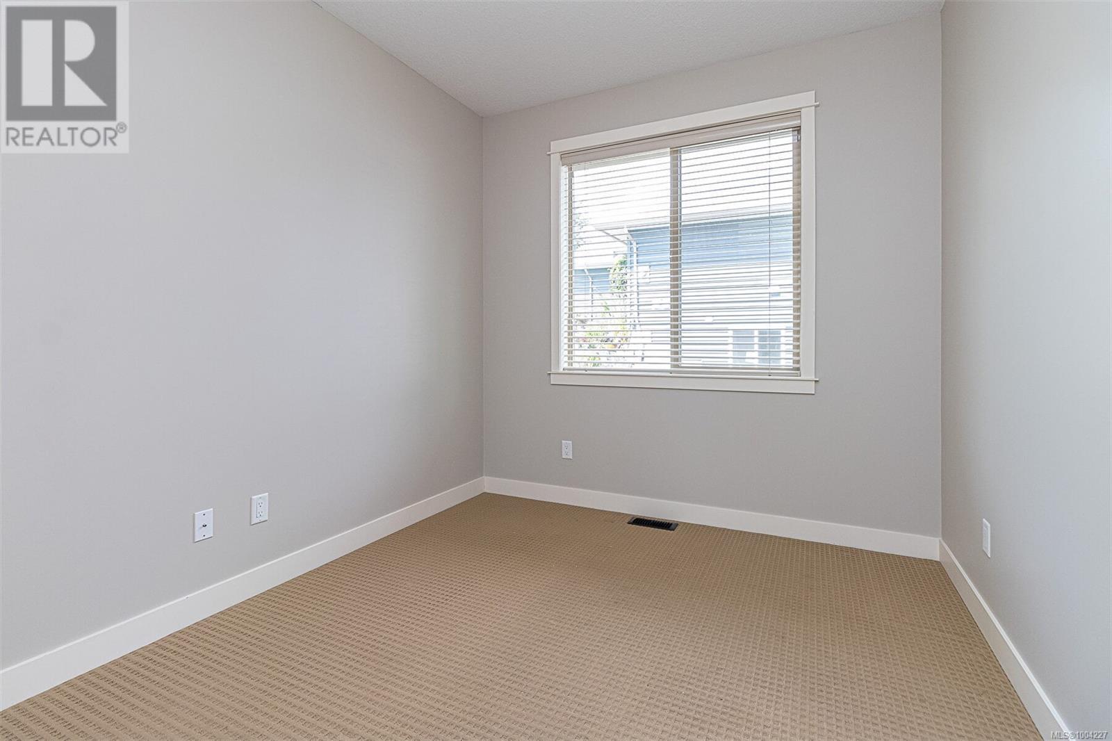 1050 Southwood Dr Property Photo 16