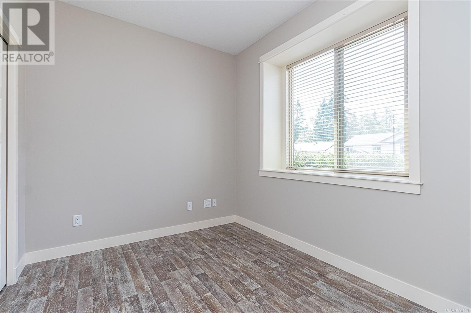 1050 Southwood Dr Property Photo 18