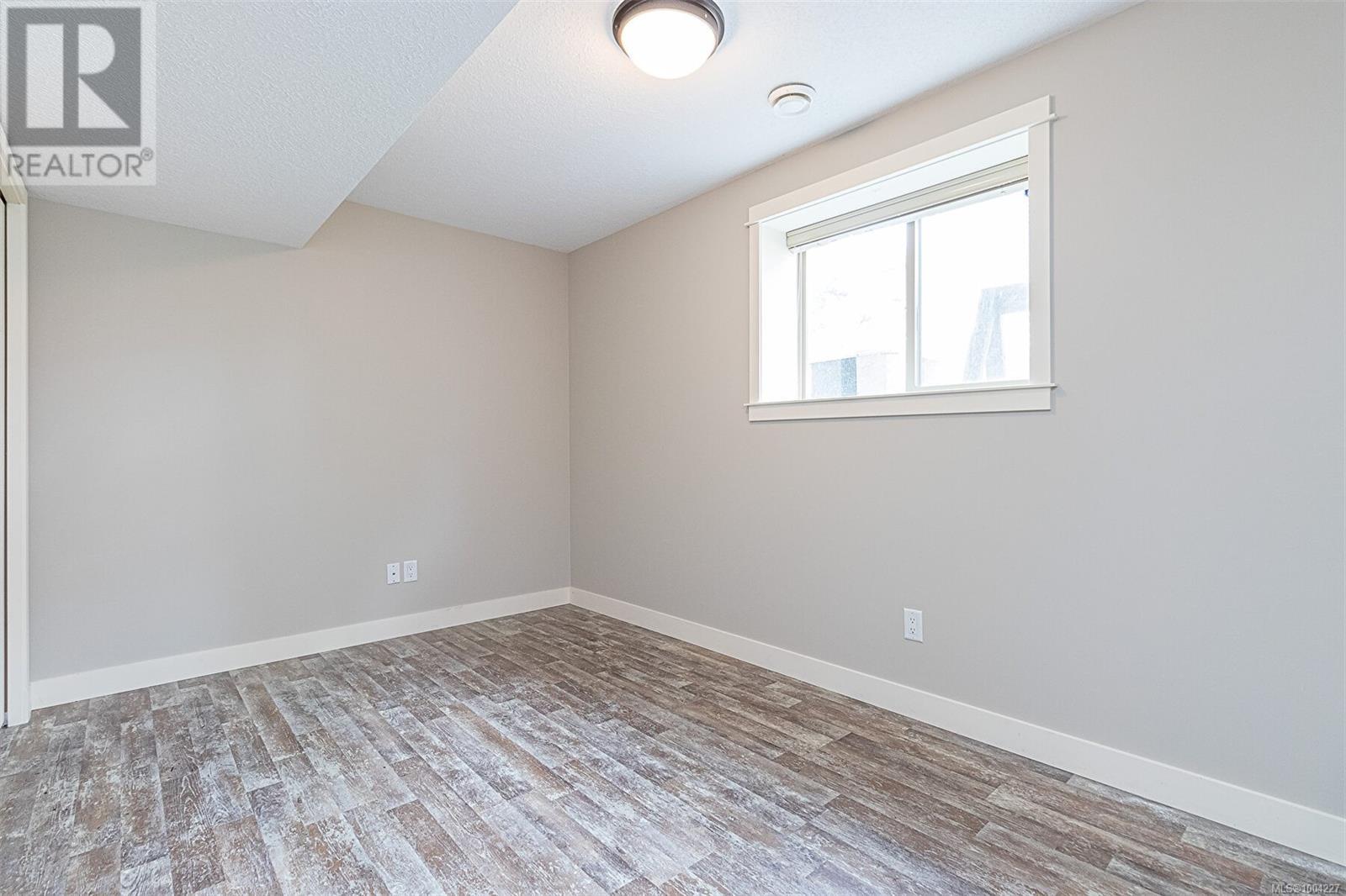 1050 Southwood Dr Property Photo 19